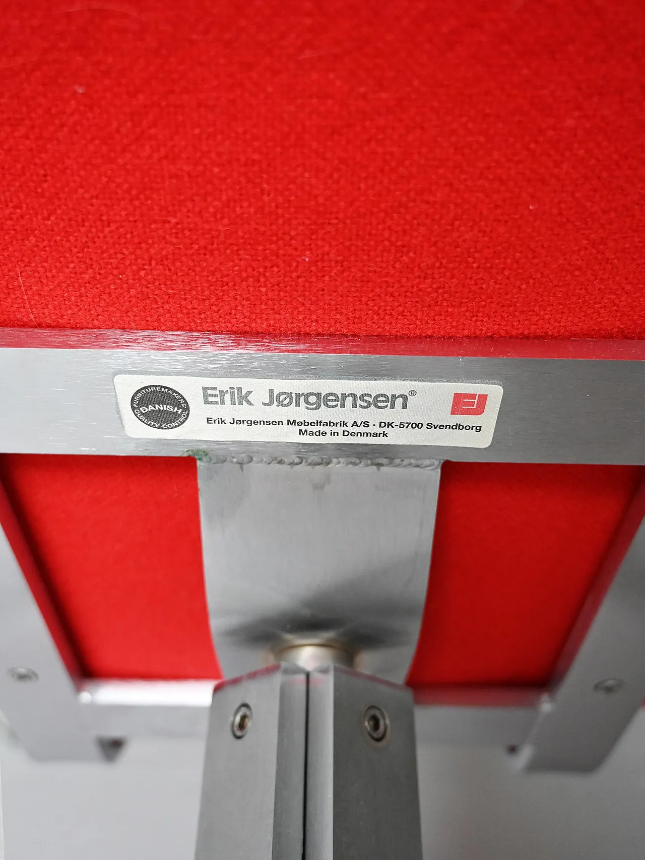 Corona Chair rossa di Poul M. Volther 7