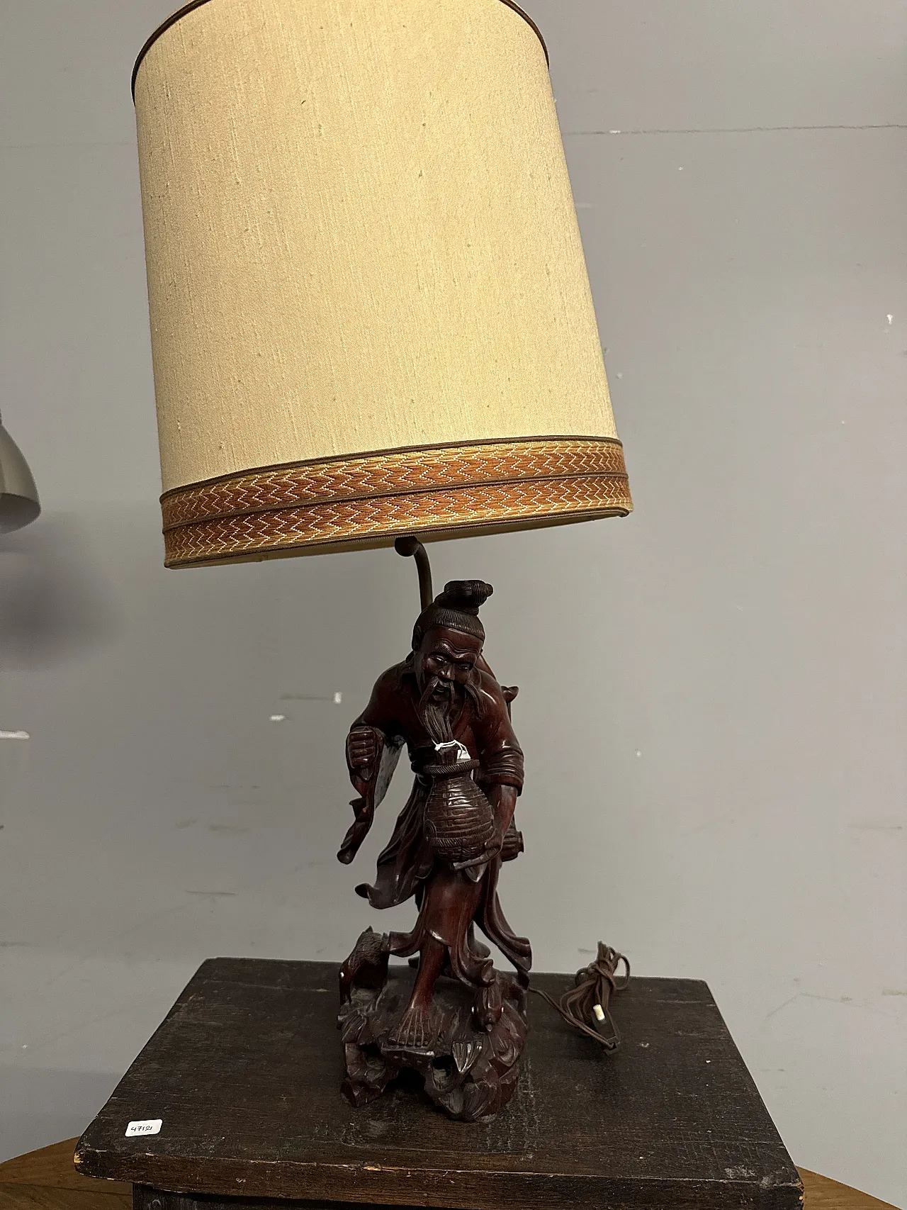 Scultura a lampada in legno cinese personaggio, '900 2