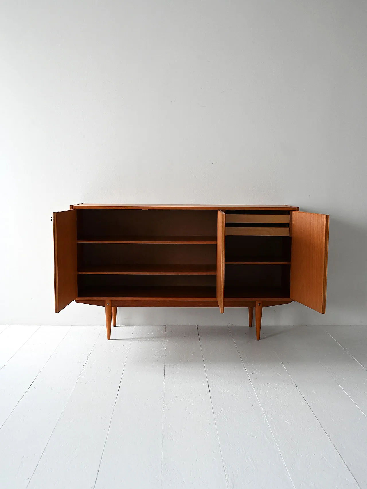 Scandinavian Highboard in Teak with triple compartment 3