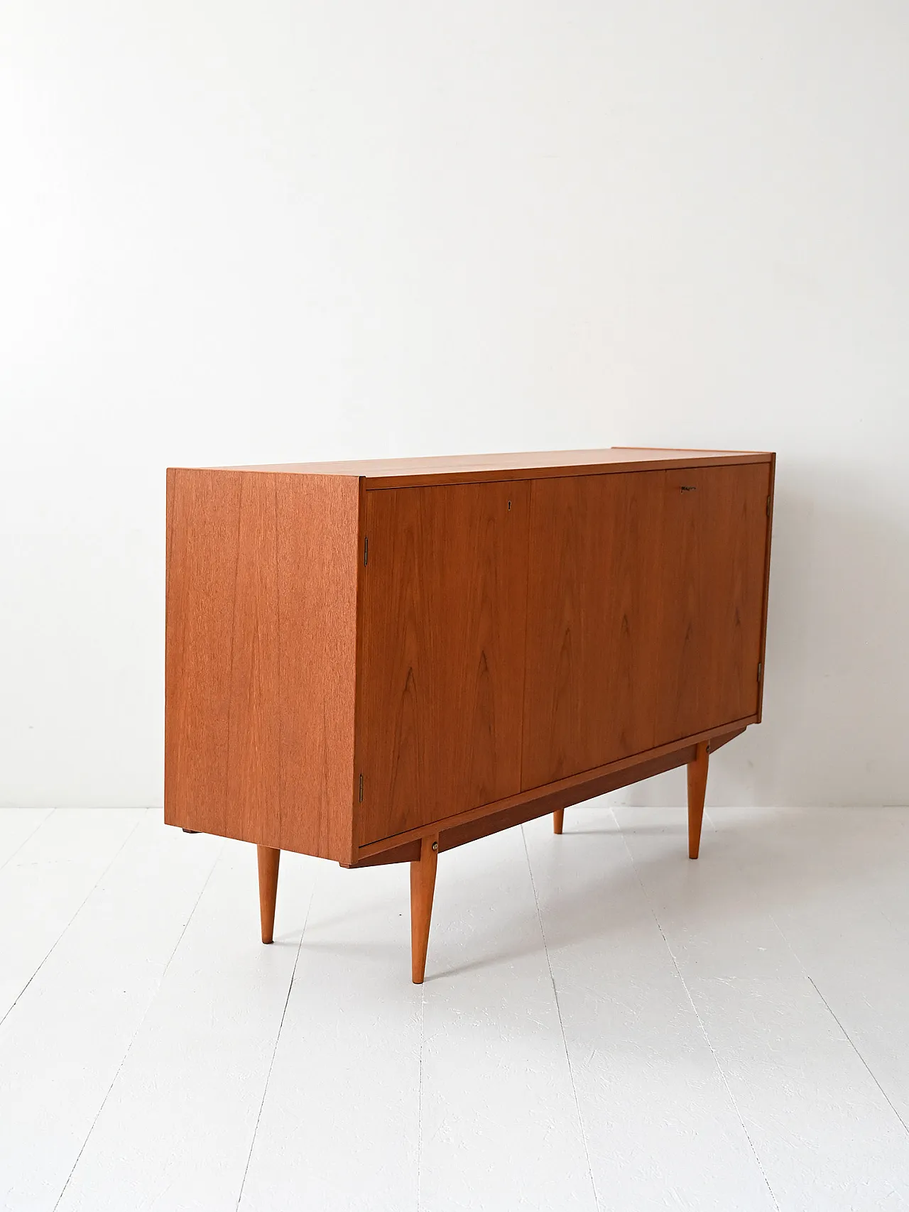 Scandinavian Highboard in Teak with triple compartment 4