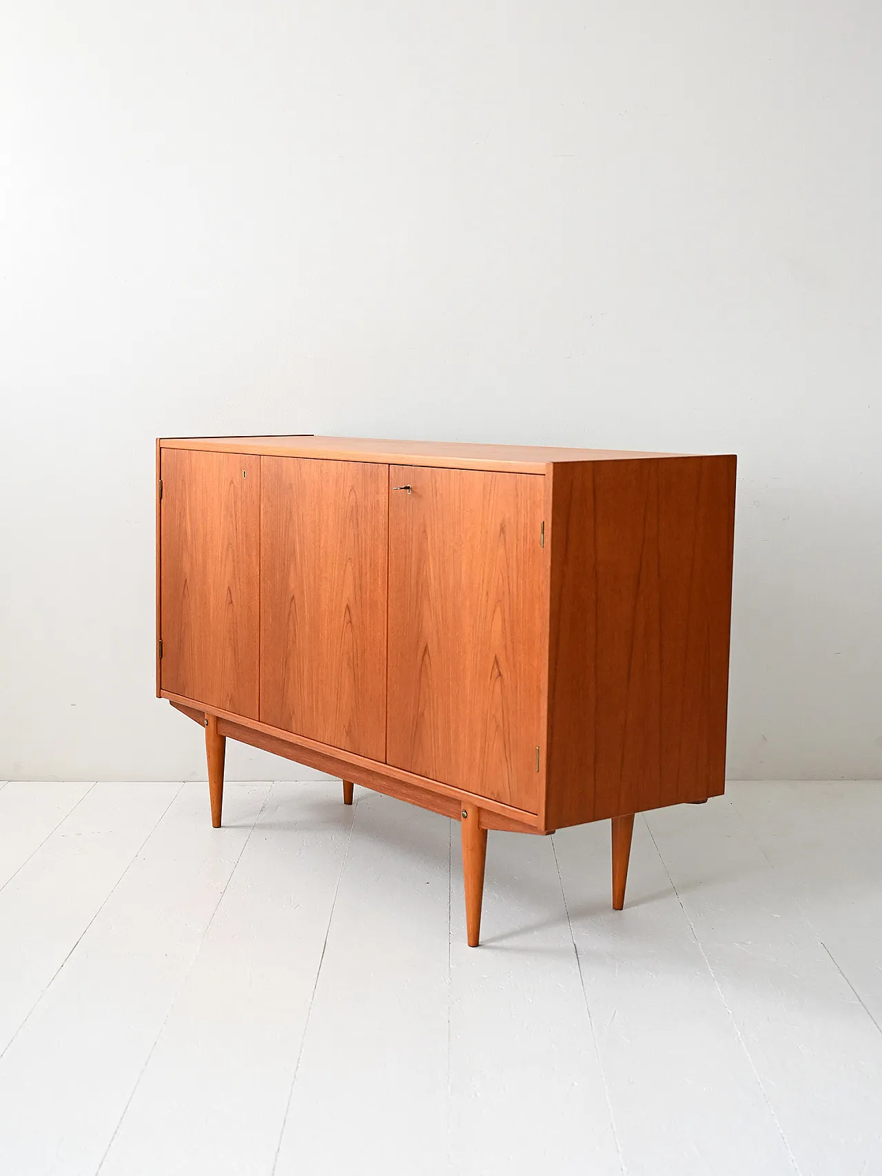 Scandinavian Highboard in Teak with triple compartment 5