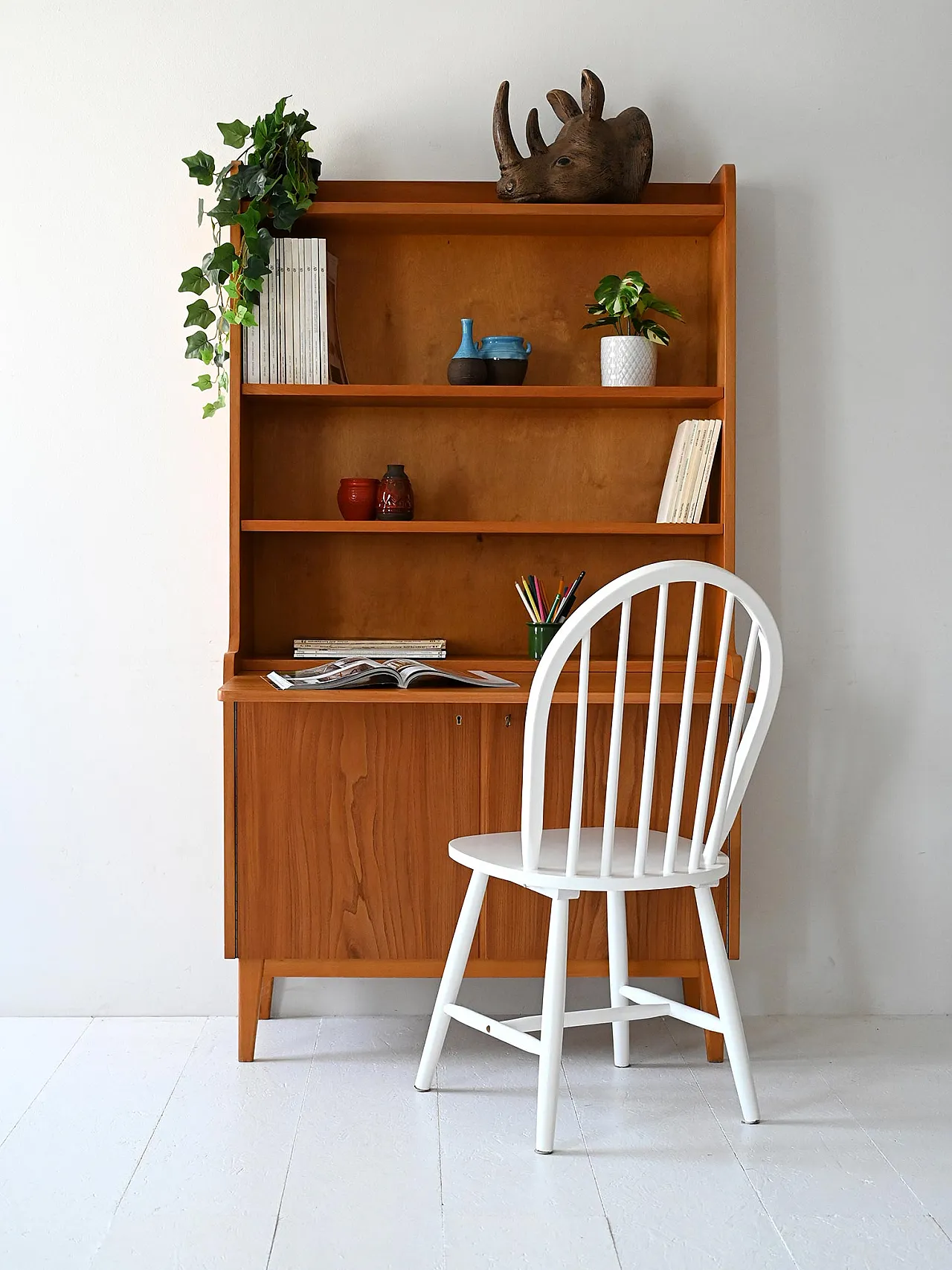 Libreria scandinava vintage in olmo chiaro 1