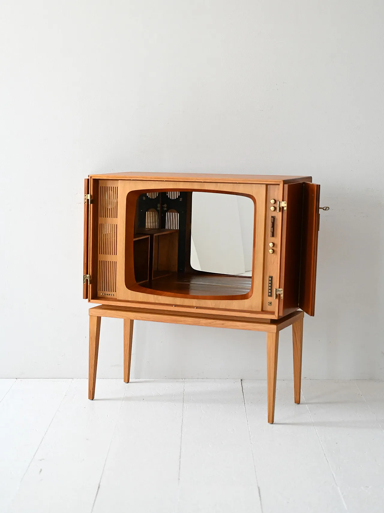 Scandinavian mobile bar vintage in 1950s 2
