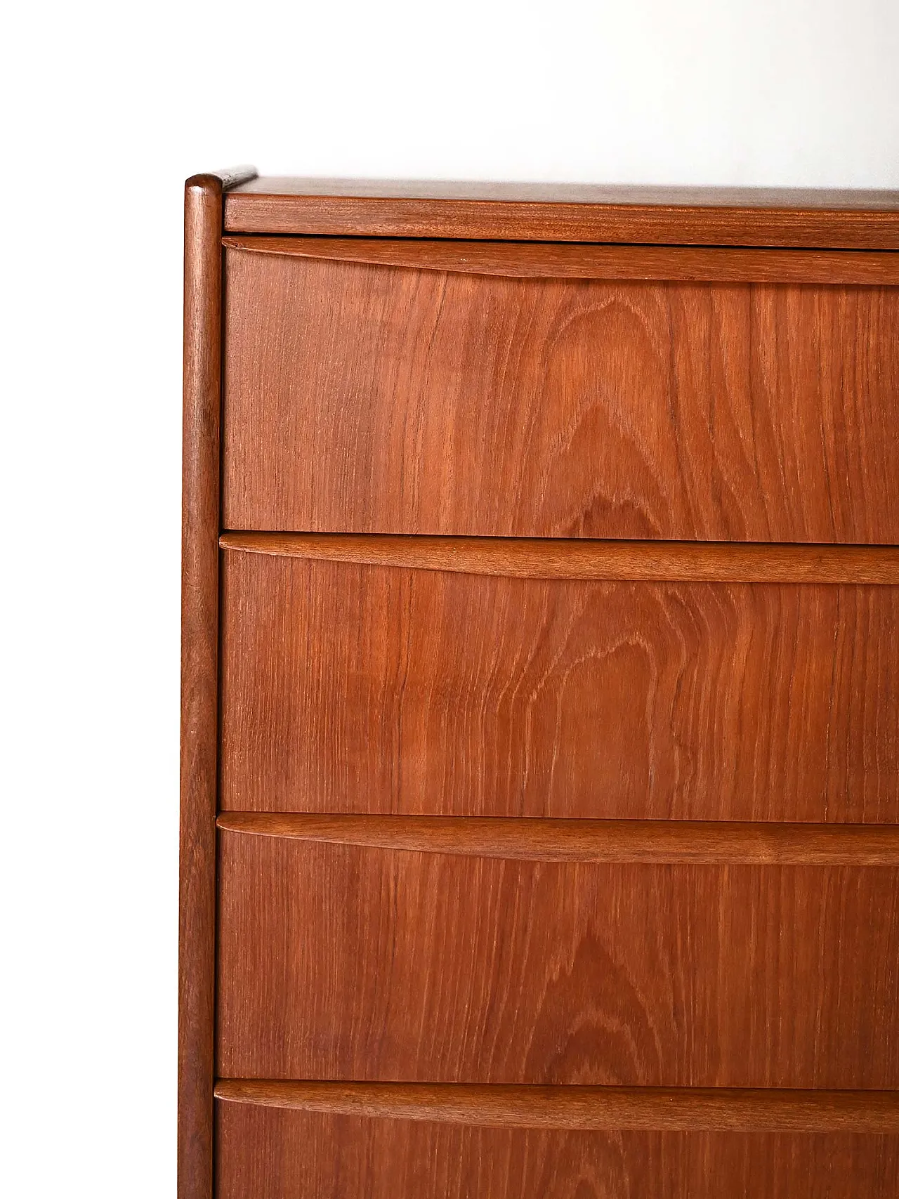 Vintage Scandinavian chest of drawers with overhang handles 6