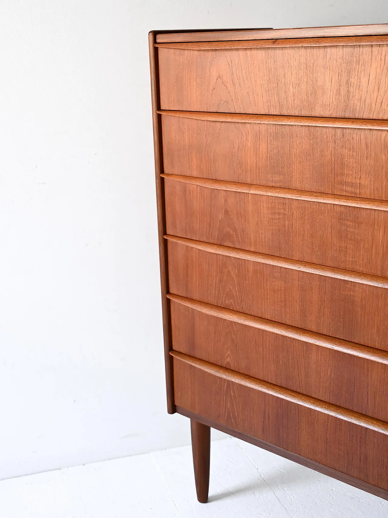 Vintage Scandinavian chest of drawers with overhang handles 7