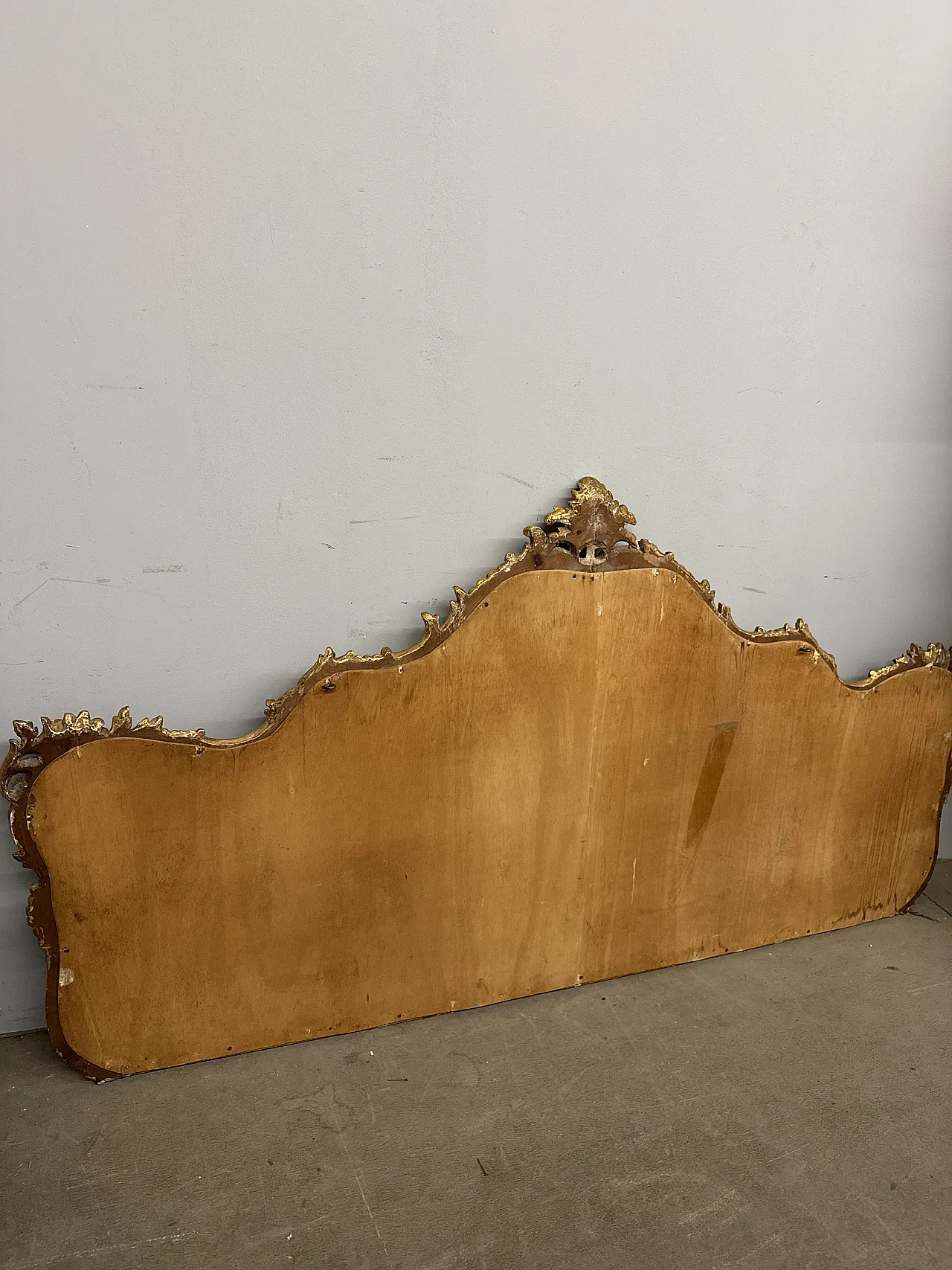 Golden headboard gold leaf carved, first half of 20th century 13
