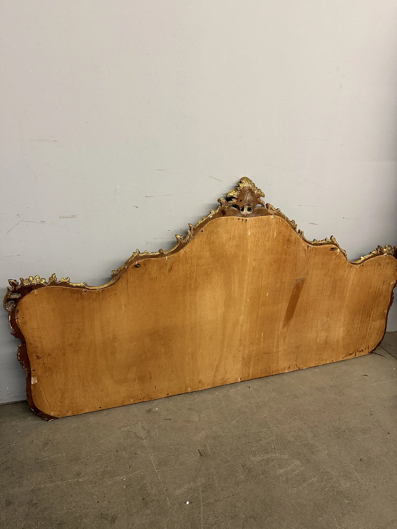 Golden headboard gold leaf carved, first half of 20th century 14