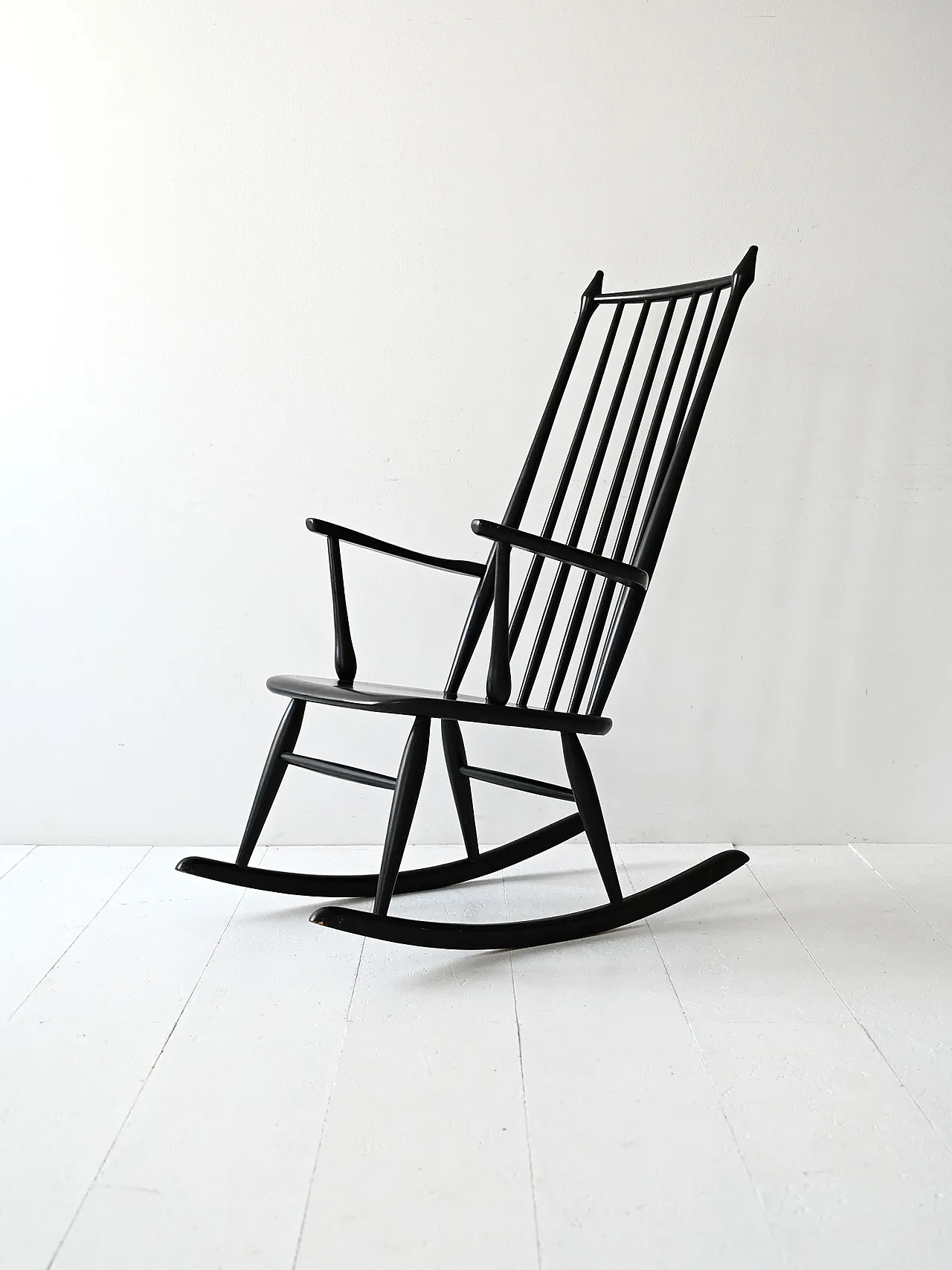 Sedia a dondolo danese vintage in stile Windsor 1