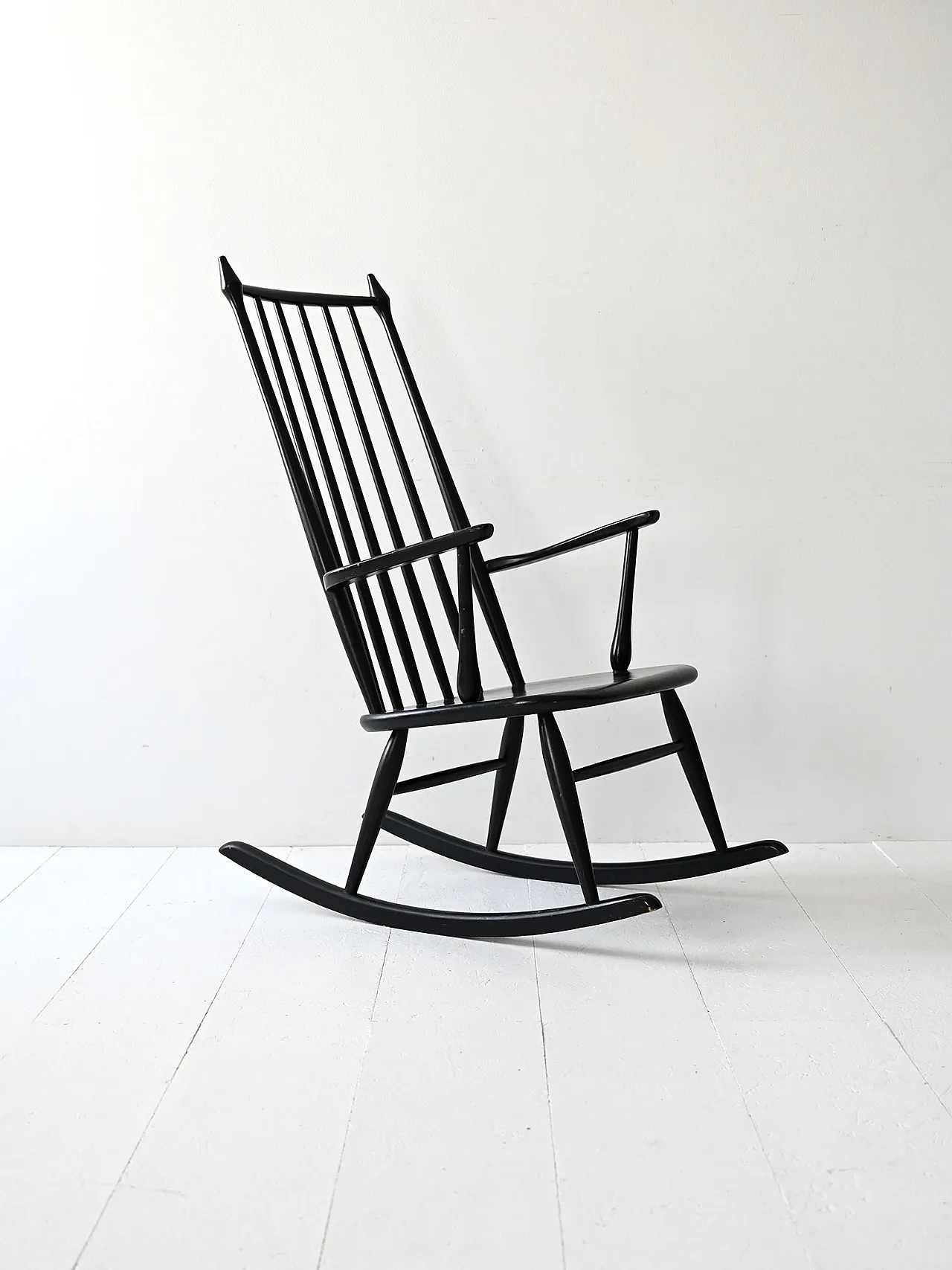 Sedia a dondolo danese vintage in stile Windsor 2