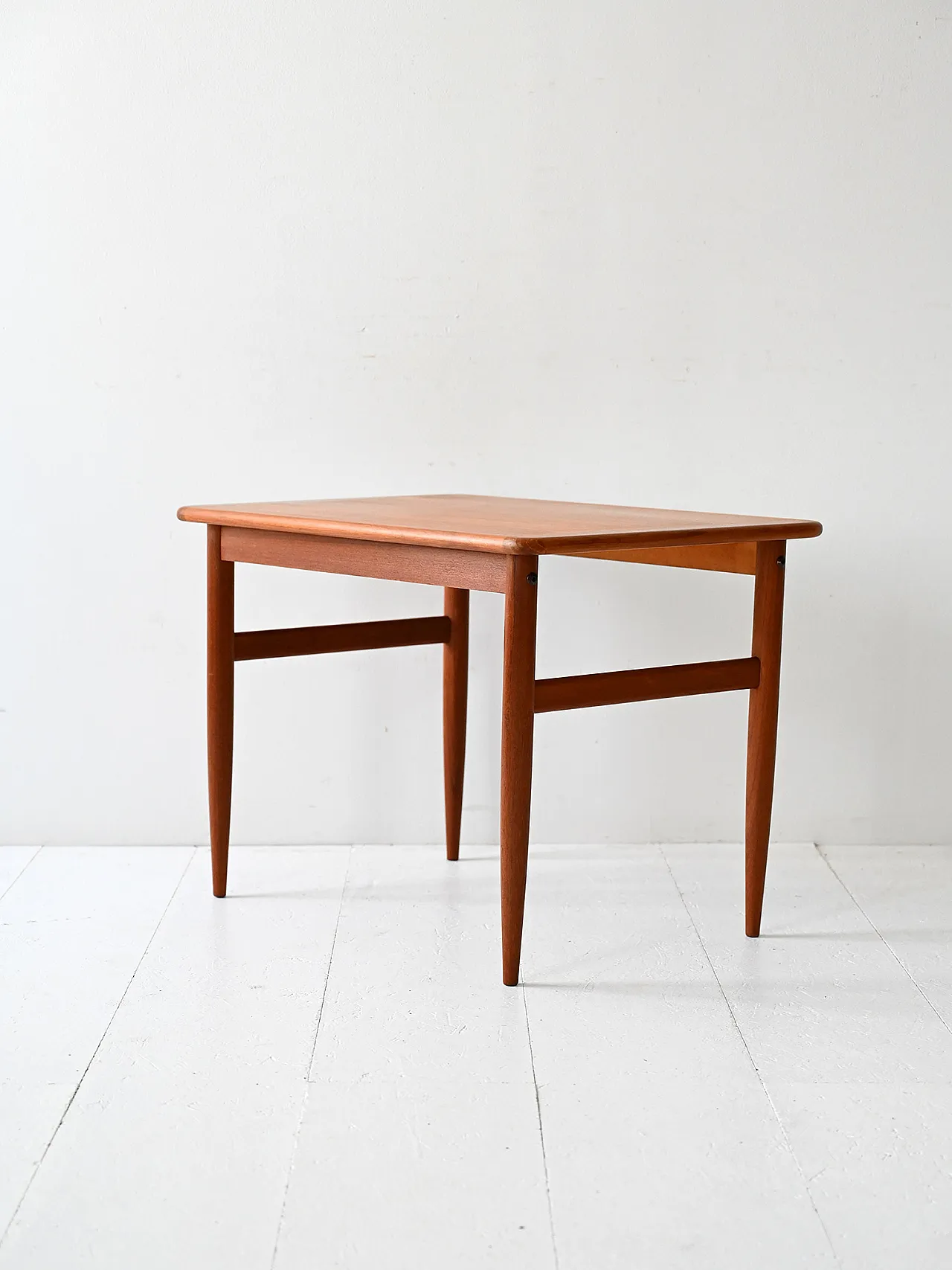 Scandinavian Teak table with turned legs 2
