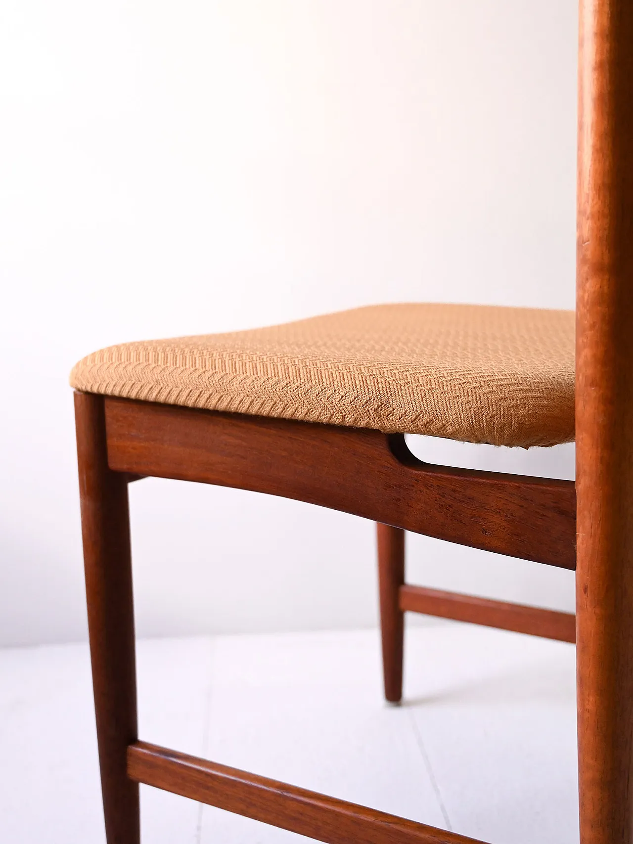 Set 6 Scandinavian Teak chairs with yellow seat 9