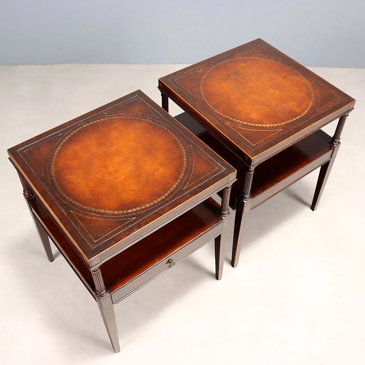 Pair of coffee tables in mahogany and leather, 19th century 3