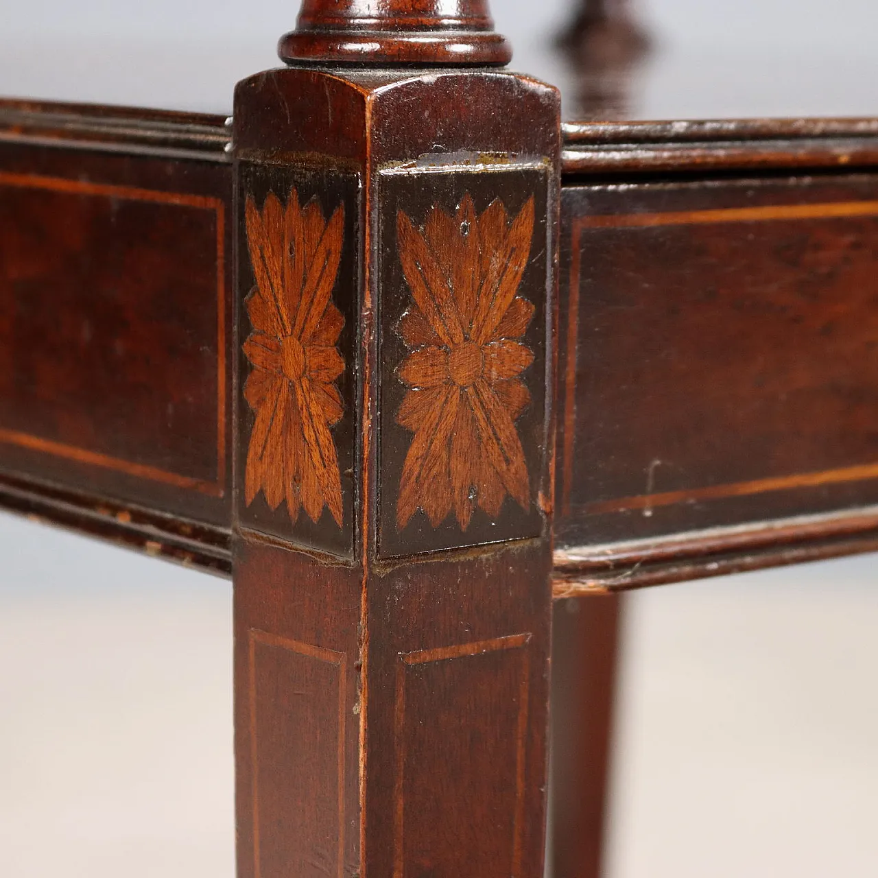 Pair of coffee tables in mahogany and leather, 19th century 8