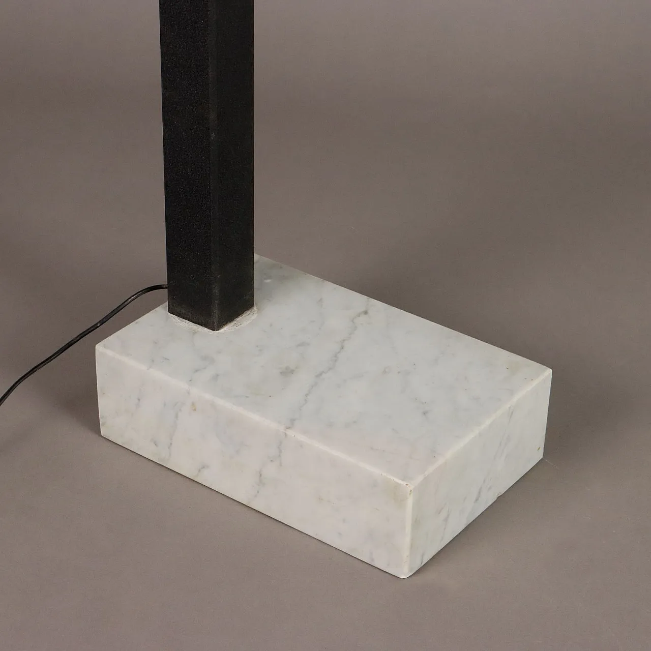Lampada da terra in alluminio, marmo e metallo, anni '70 7