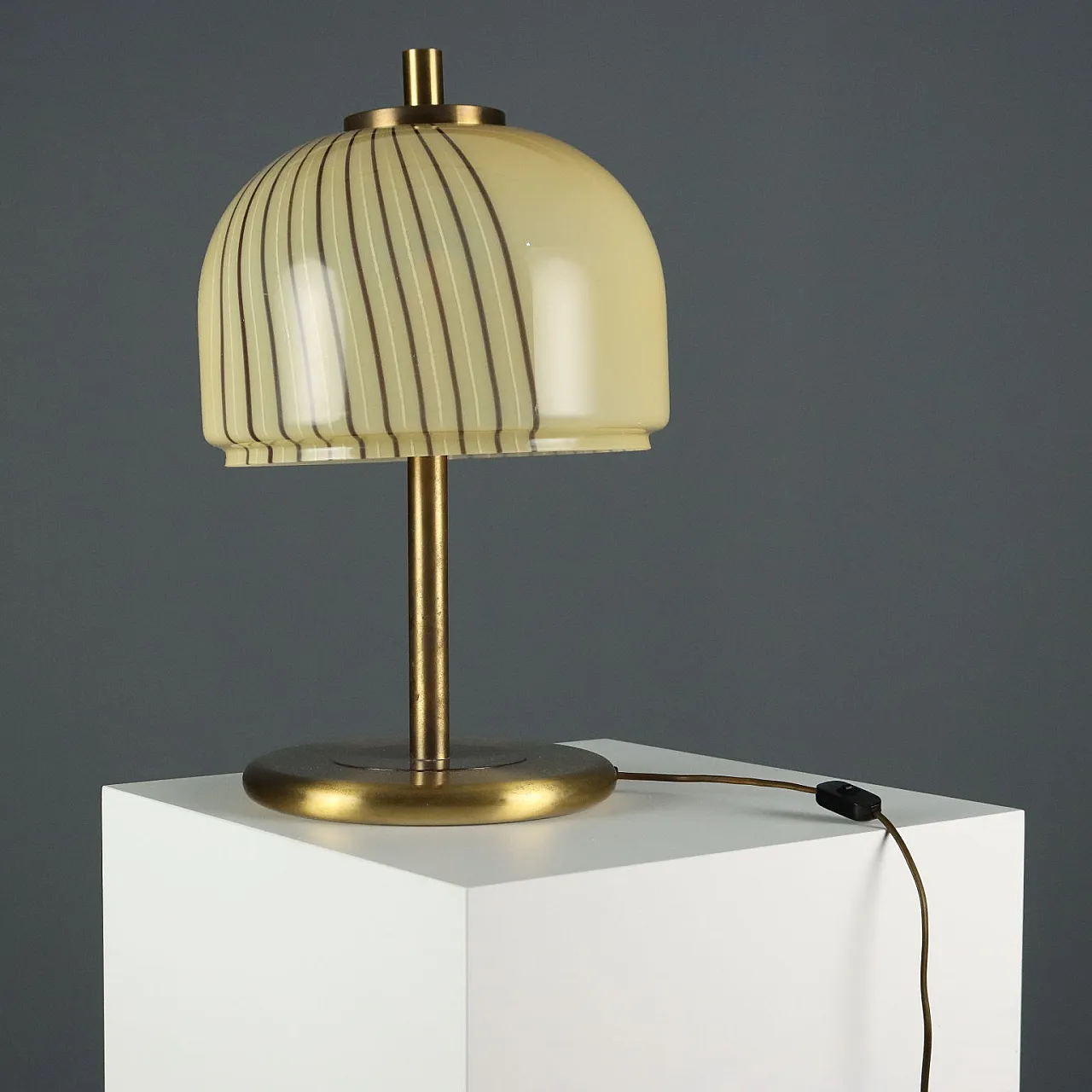 Table lamp in brass and glass, 1970s 5