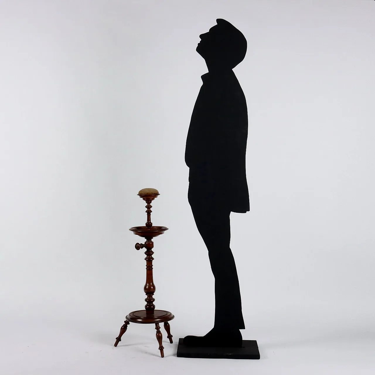 Turned walnut sewing column, late 19th century 2