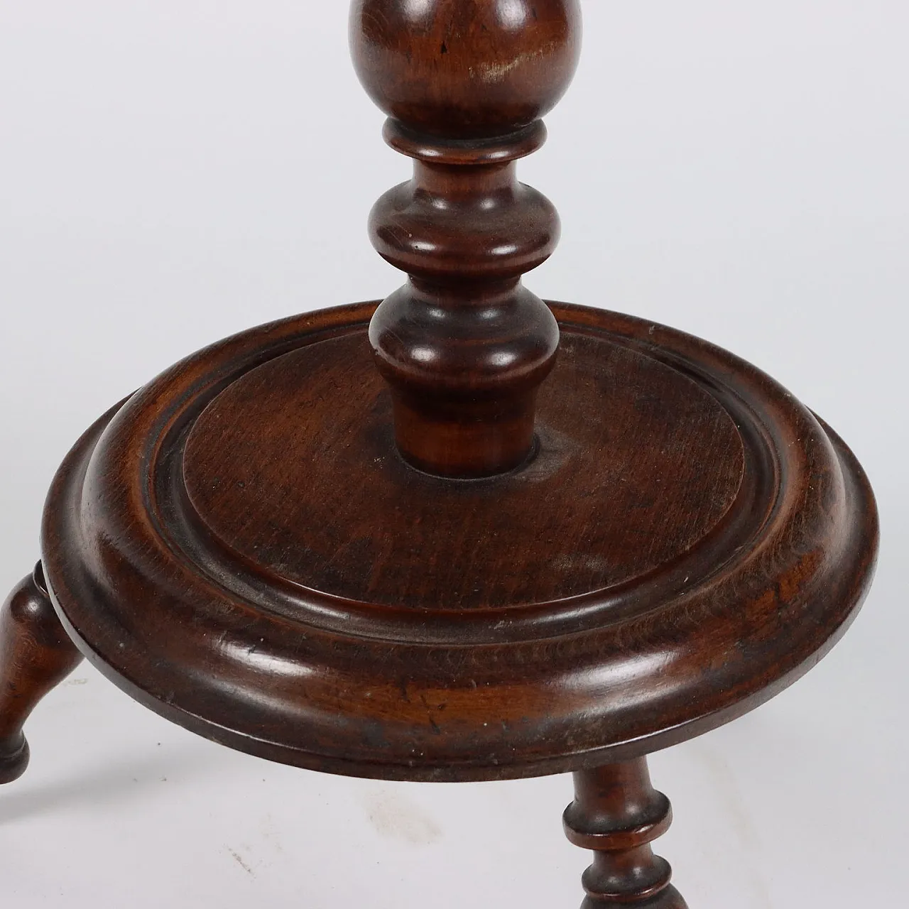 Turned walnut sewing column, late 19th century 5
