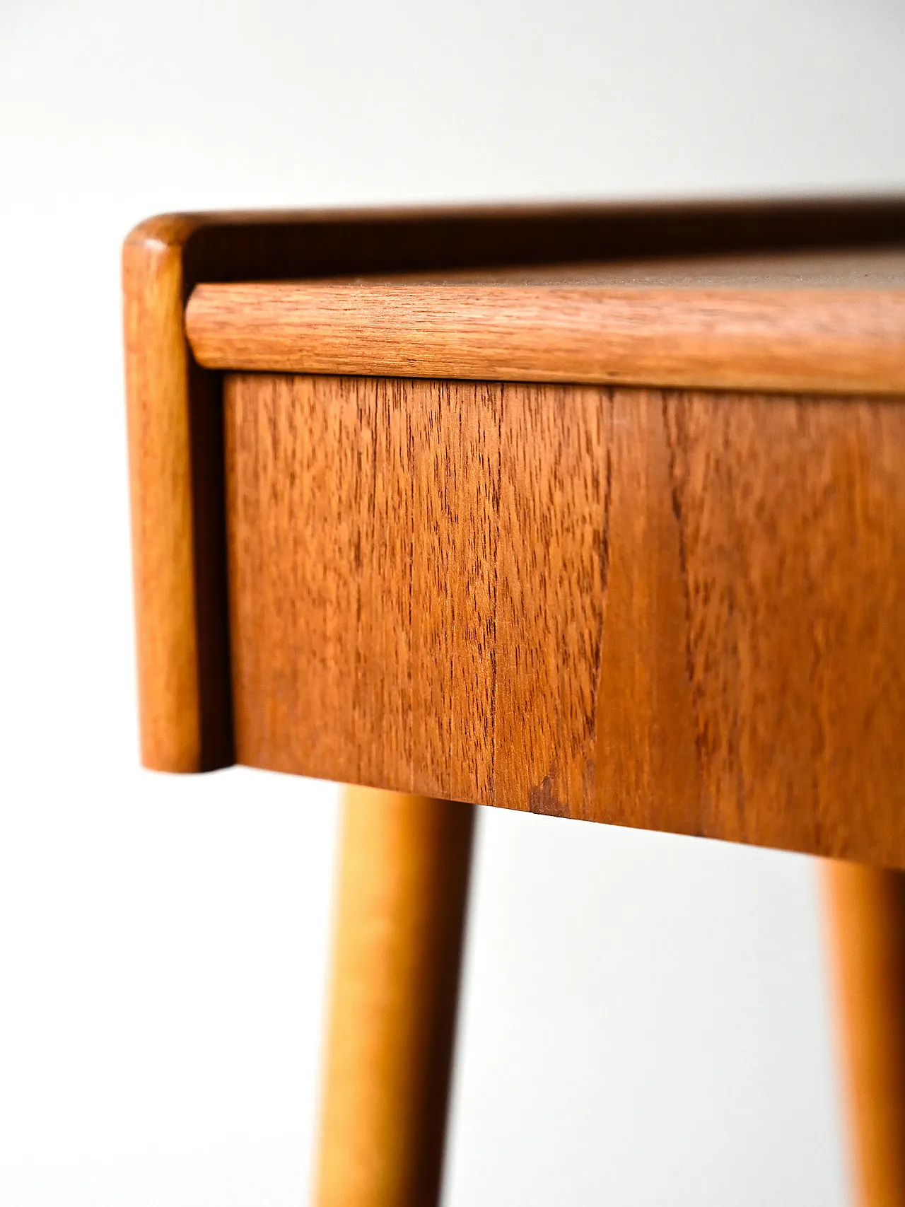 Scandinavian night bedside table AB Carlström & Co 8