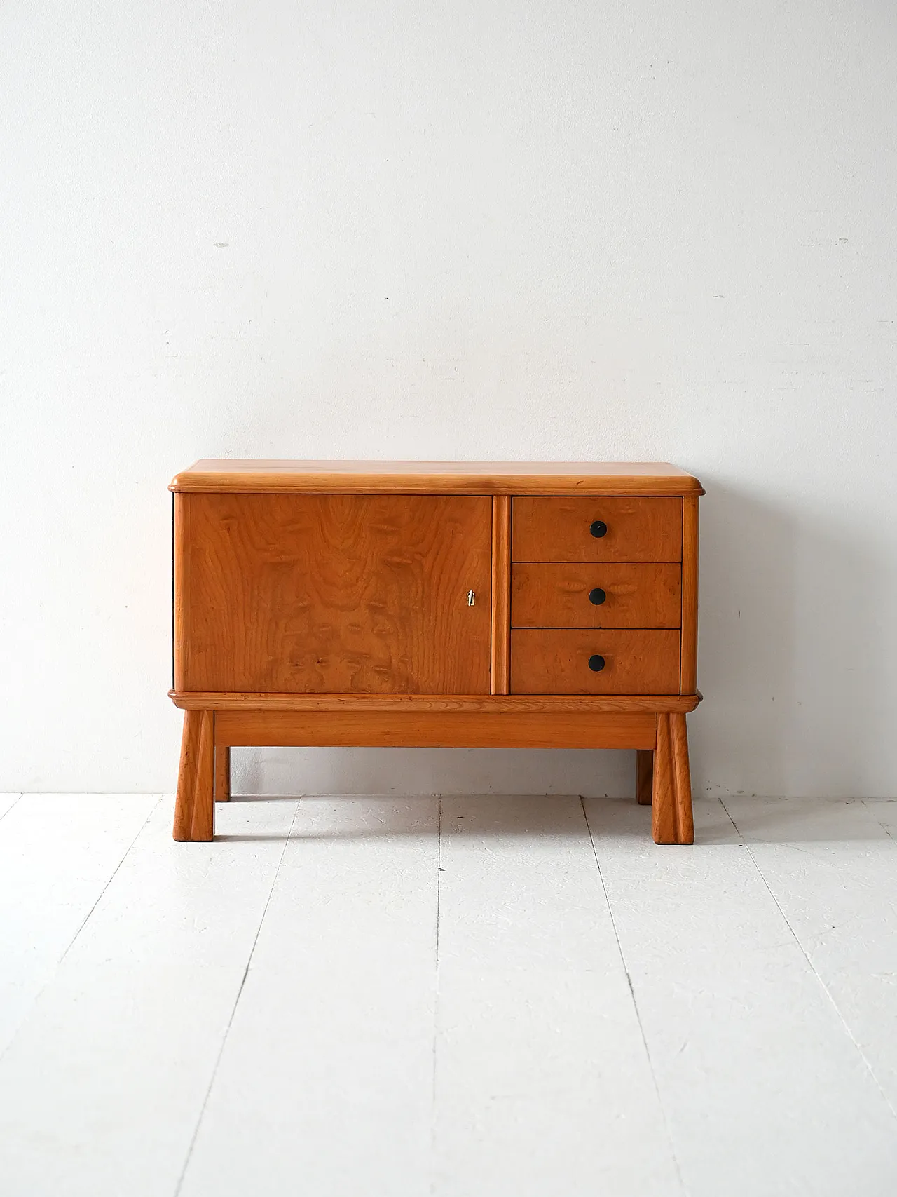 Scandinavian cabinet déco in olmo 2