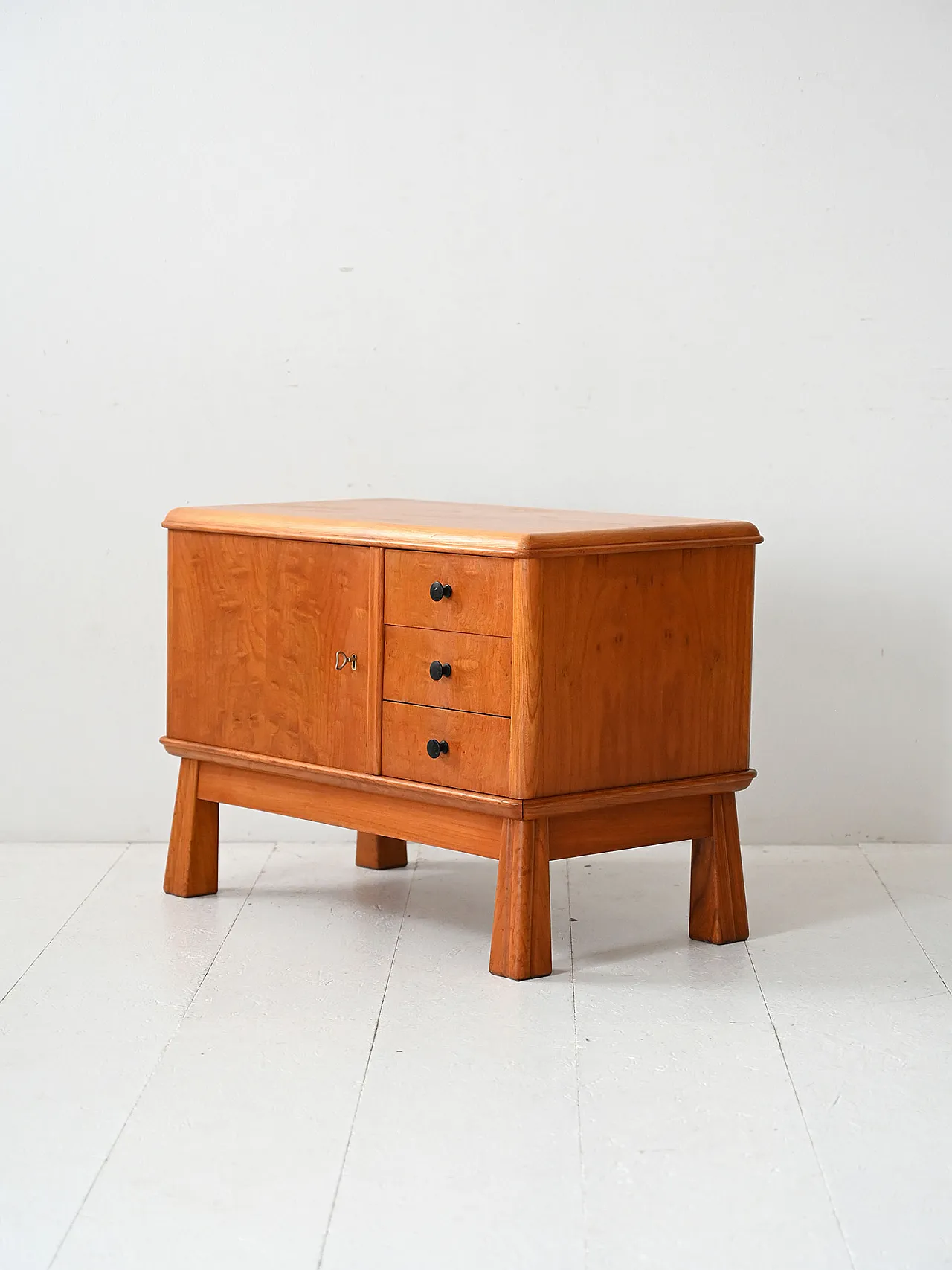 Scandinavian cabinet déco in olmo 4