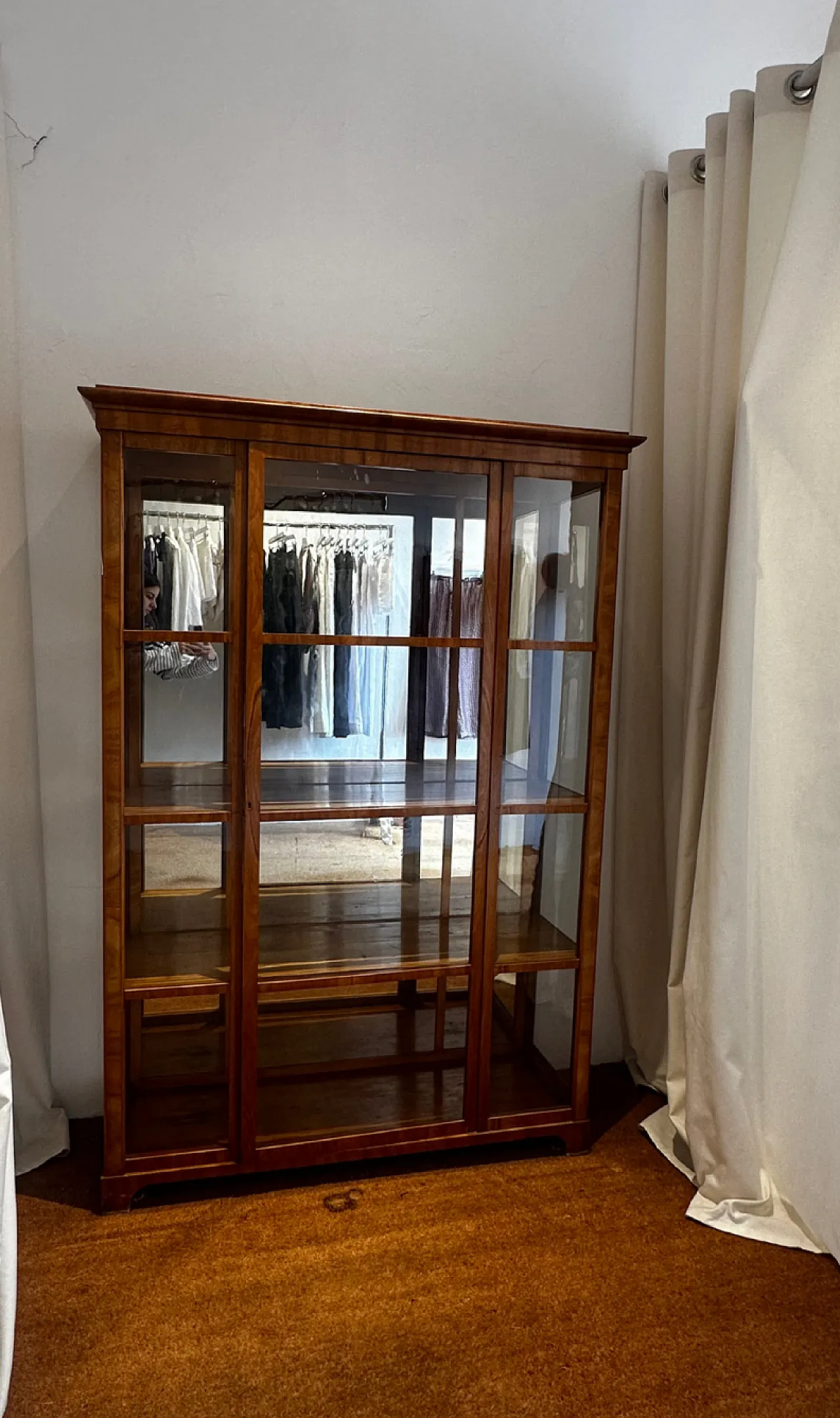 Vetrina Biedermeier Austriaca del XIX Secolo, Noce Restaurato, 18 1