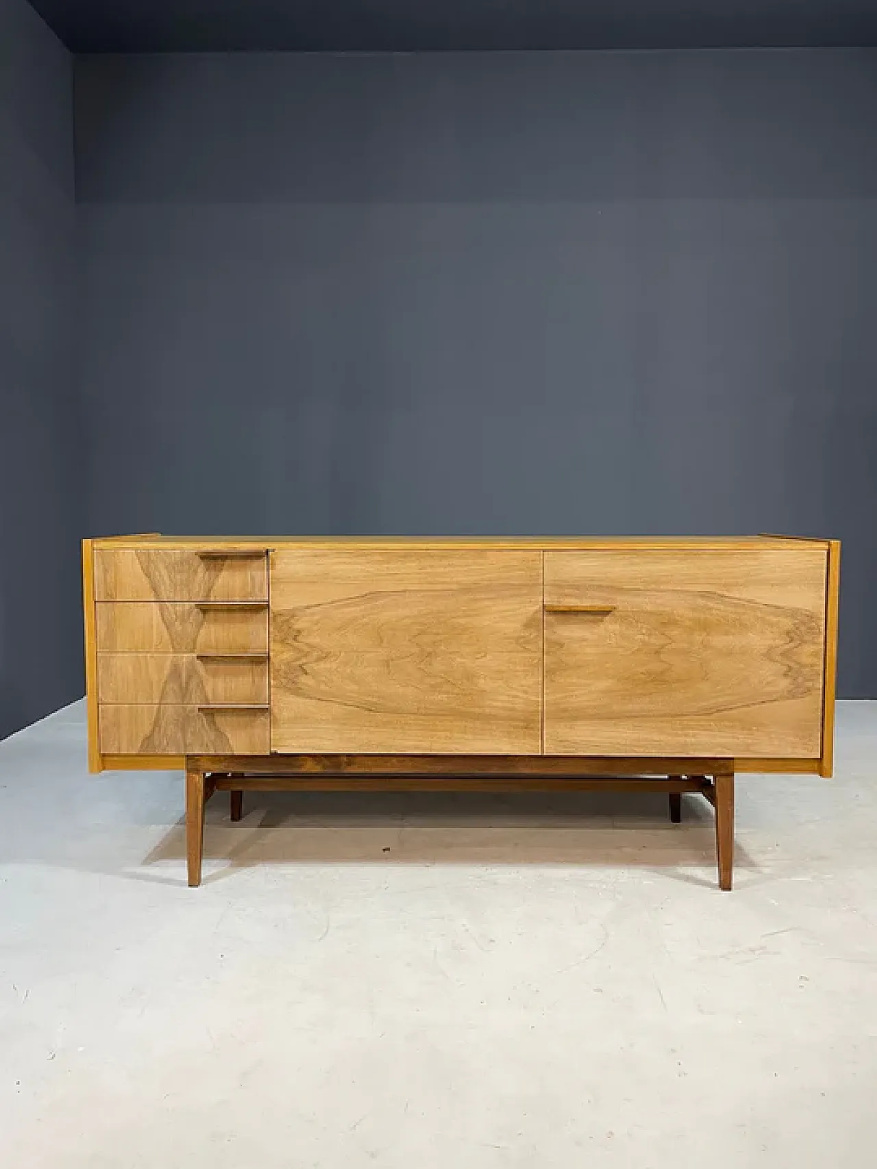 Credenza di František Mezulanik per UP Bučovice, anni '60 5