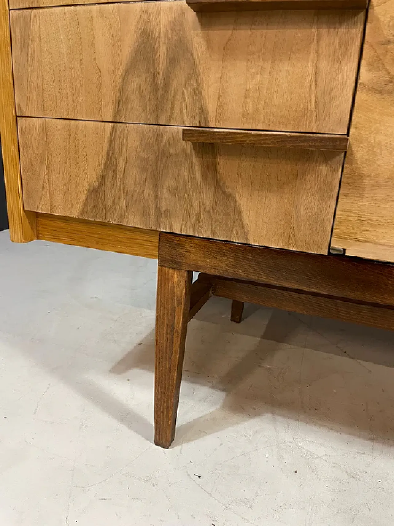 Credenza di František Mezulanik per UP Bučovice, anni '60 15