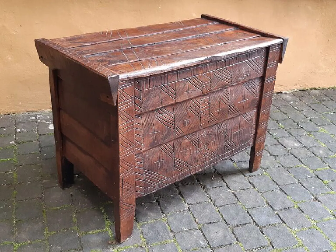 Carved arch chest, 19th century 3