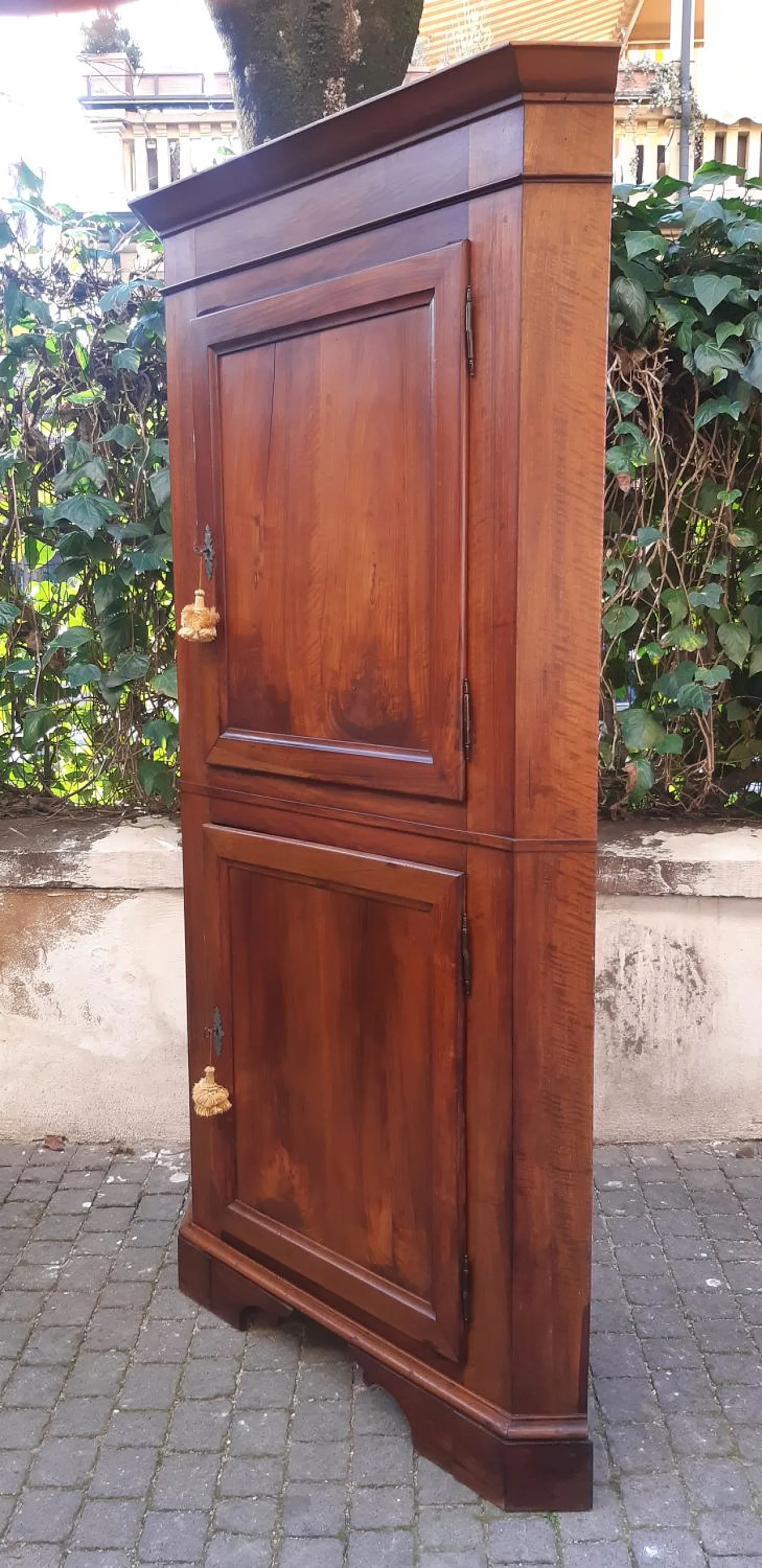 Emilian cantonal corner block in solid walnut, 19th century 4