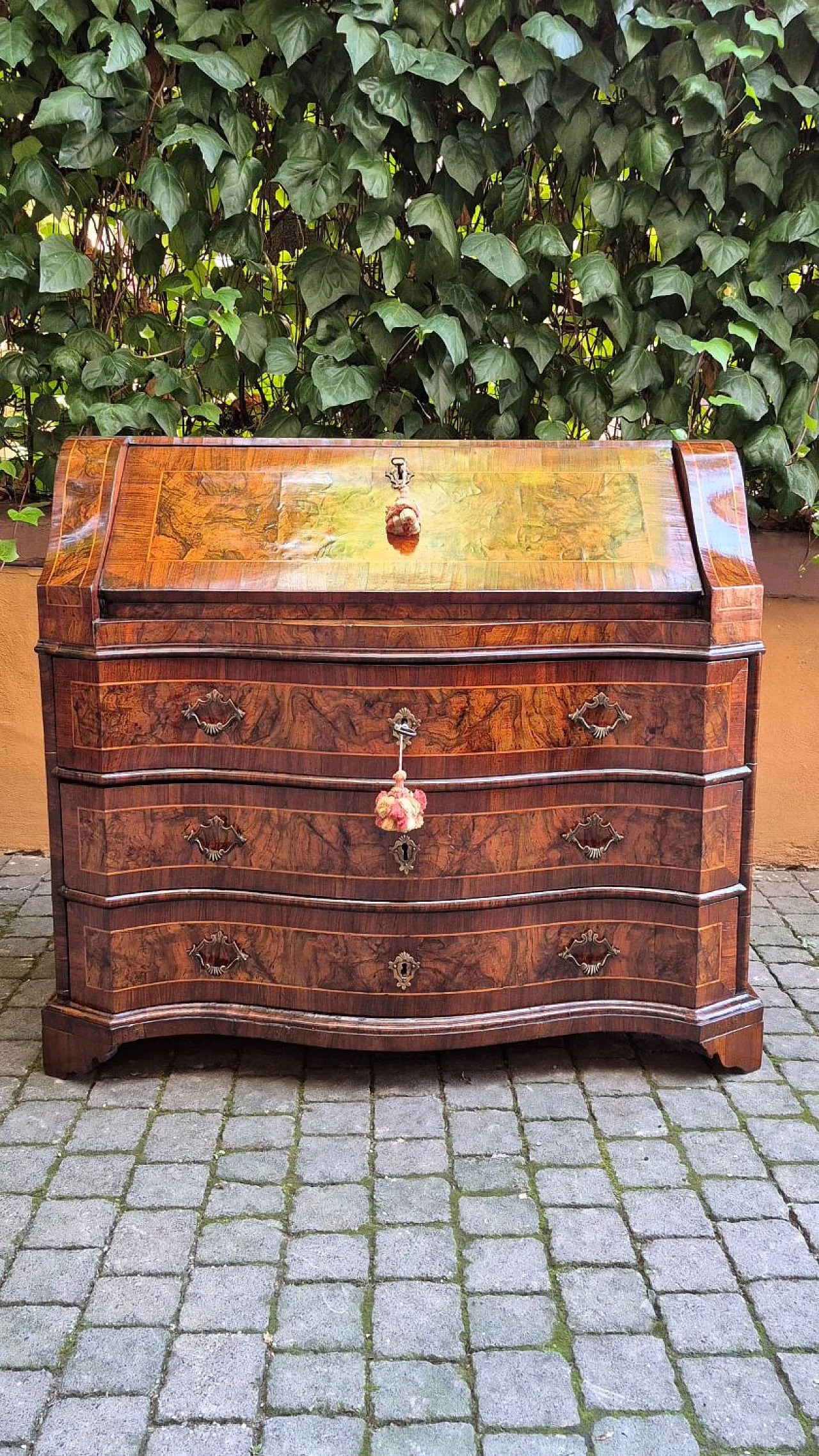 Louis XV tipping, walnut and threaded, 18th century 1