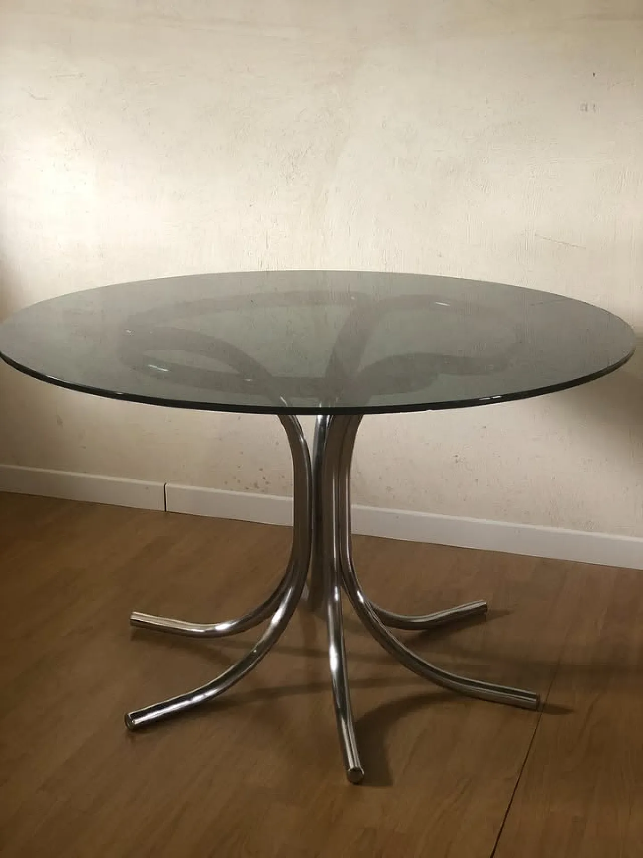 Tavolo rotondo con piano in vetro, anni '70 1
