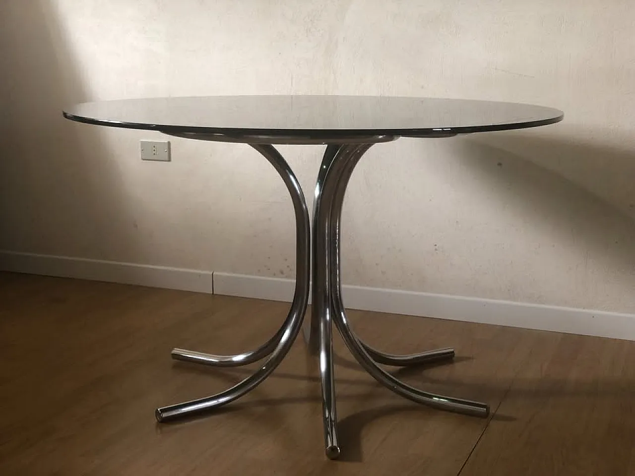 Tavolo rotondo con piano in vetro, anni '70 7