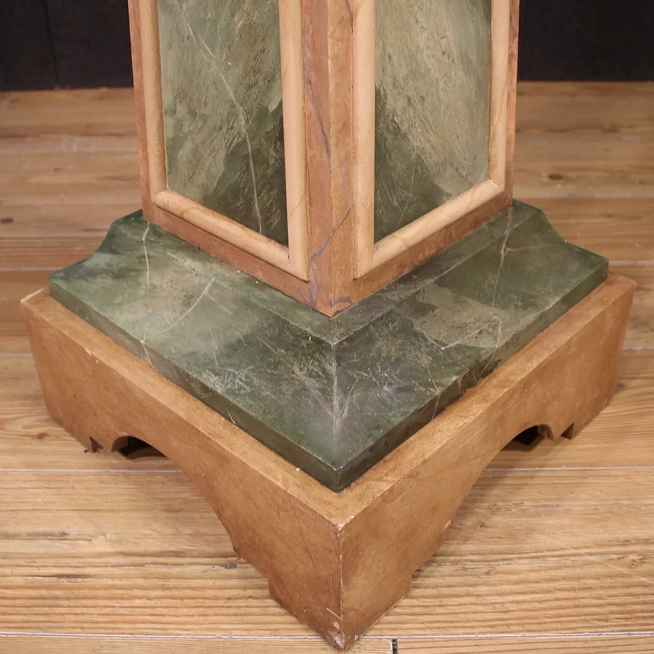 Coppia di colonne italiane laccate del XX secolo 10