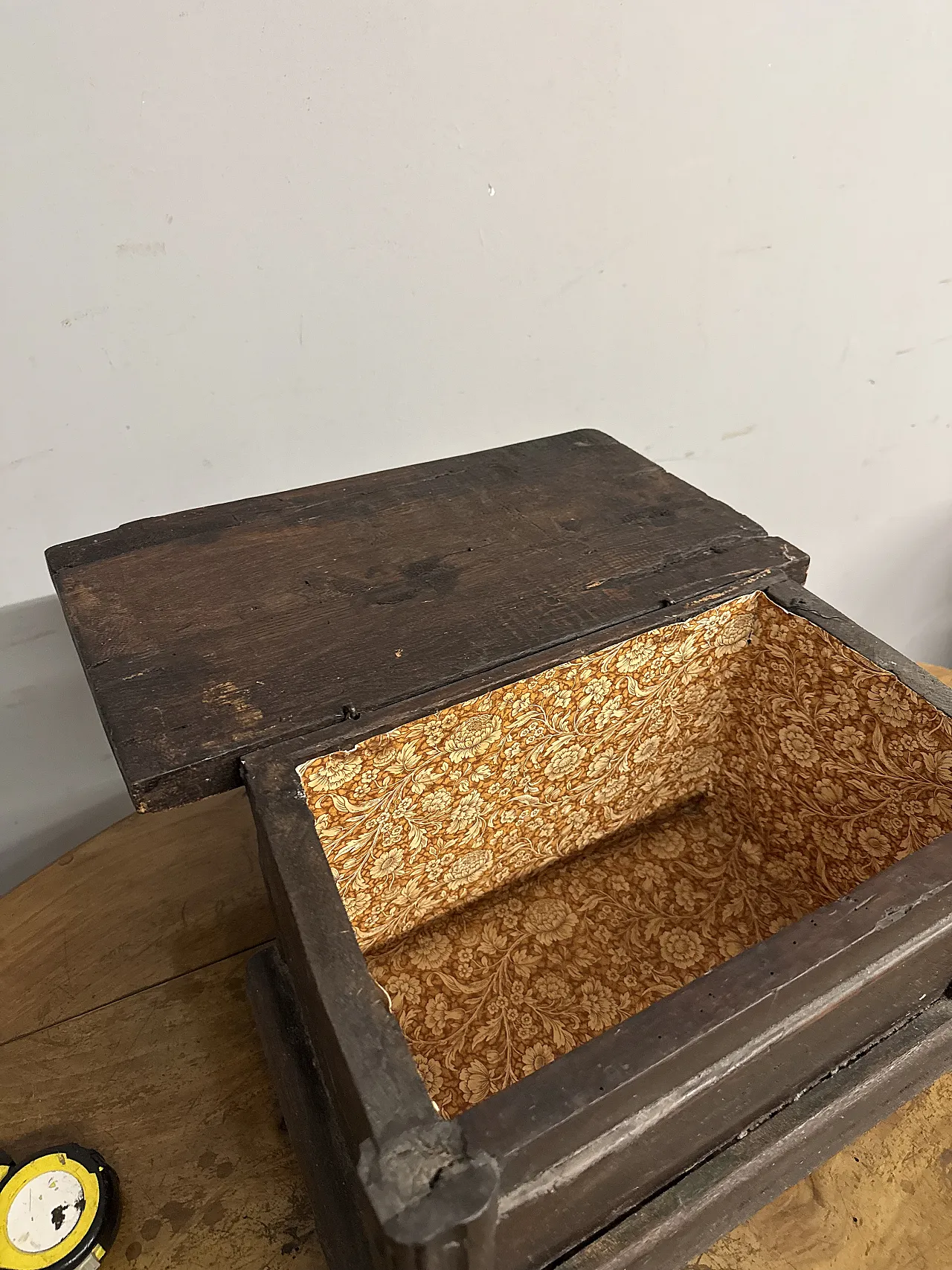 Small trunk chestnut trunk, 20th century 7