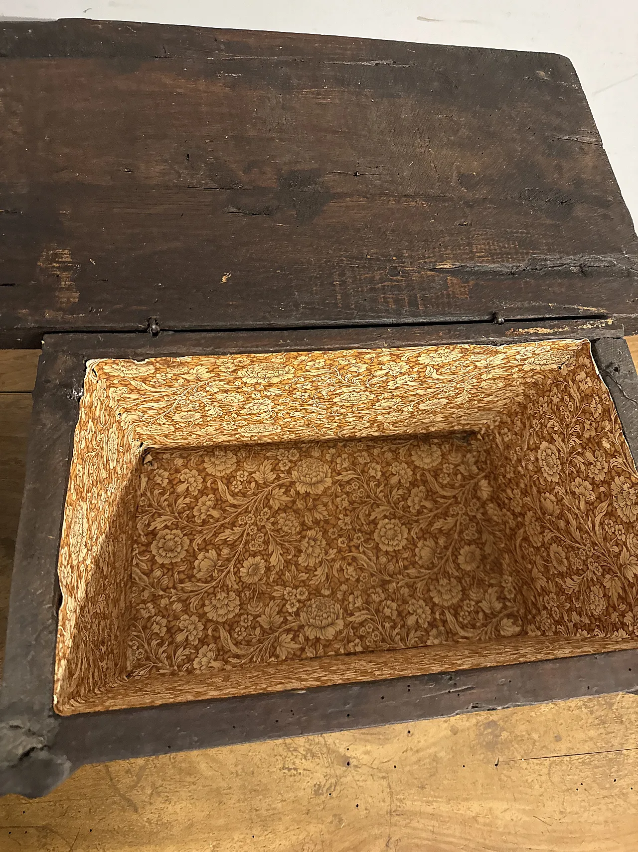 Small trunk chestnut trunk, 20th century 8