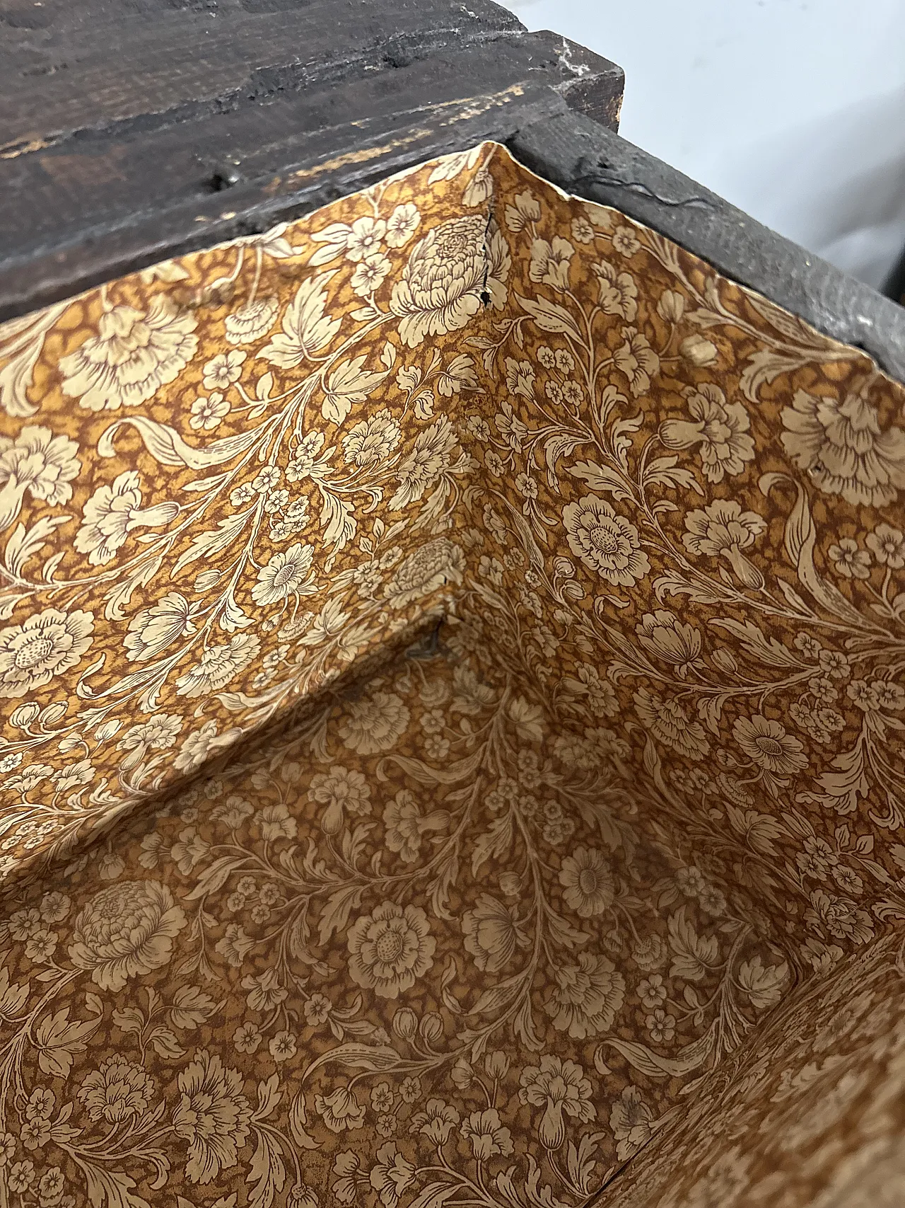 Small trunk chestnut trunk, 20th century 10