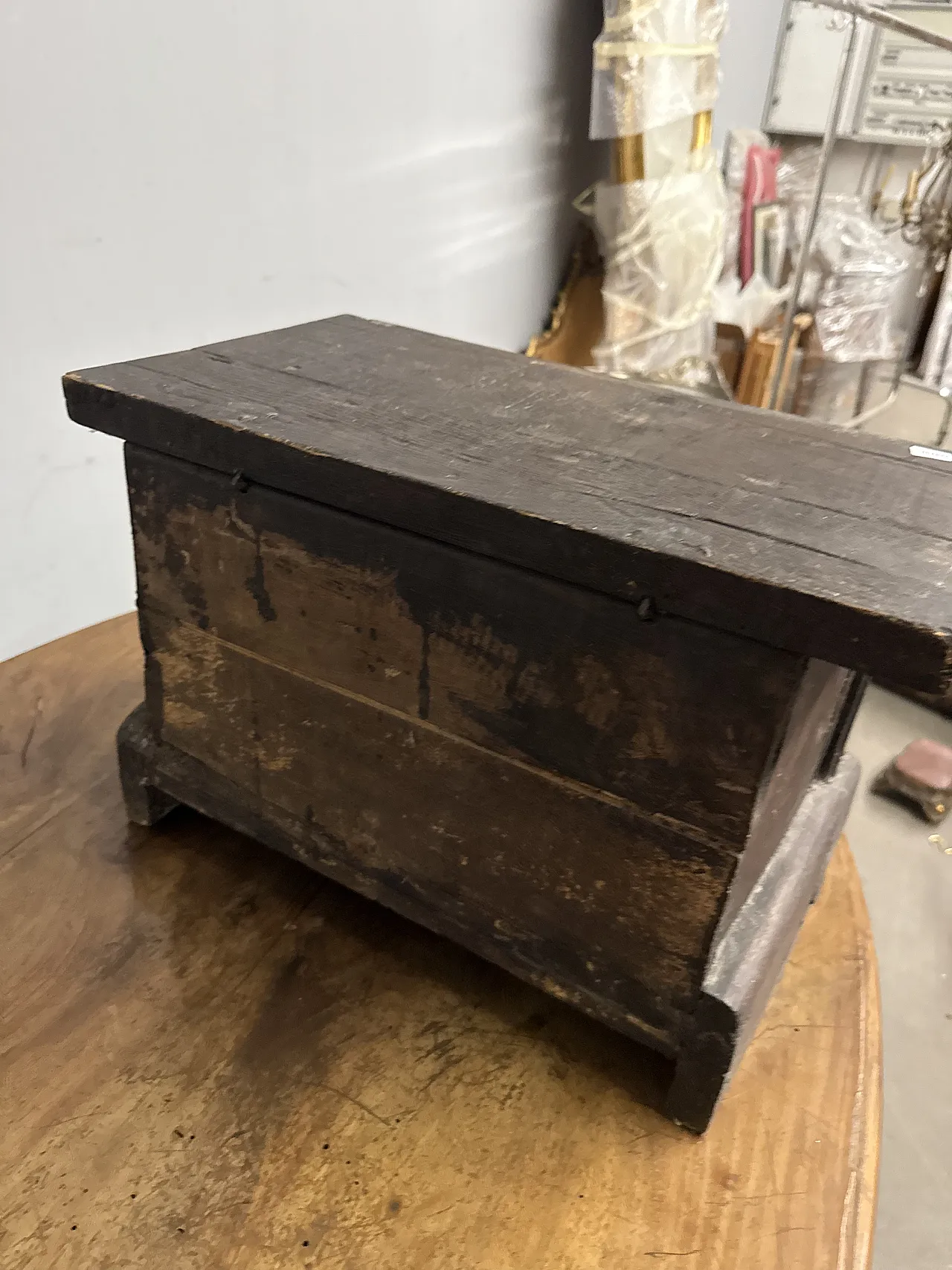 Small trunk chestnut trunk, 20th century 11