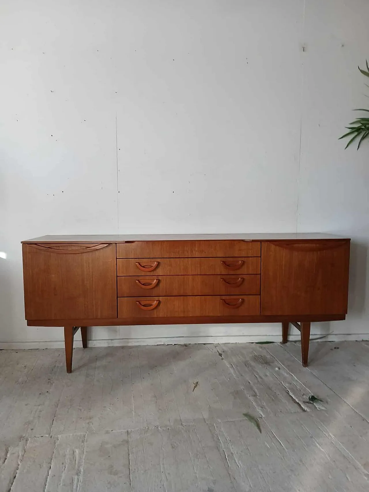 Credenza Mid-Century Modern in teak di Beautility, anni '60 1