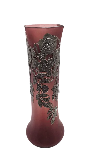 VASO LIBERTY IN VETRO AMETISTA CON DECORAZIONI METALLICHE, 1900-1920