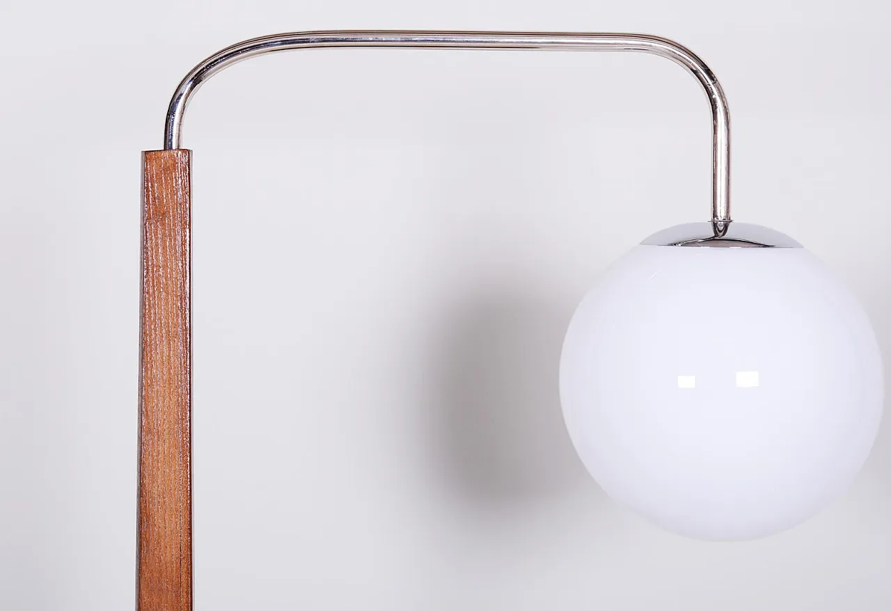 Lampada del pavimento ceco del 20 ° secolo, bicchiere di latte, quercia e cromo, anni '30 4