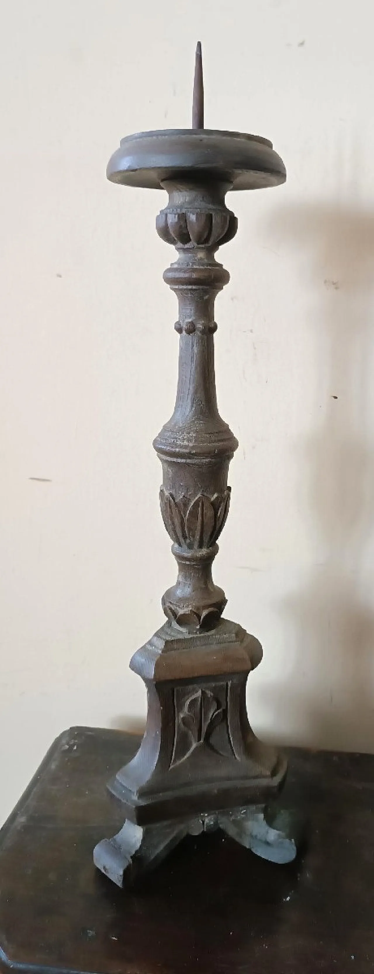 Pair of wooden candlesticks, late 18th century 3