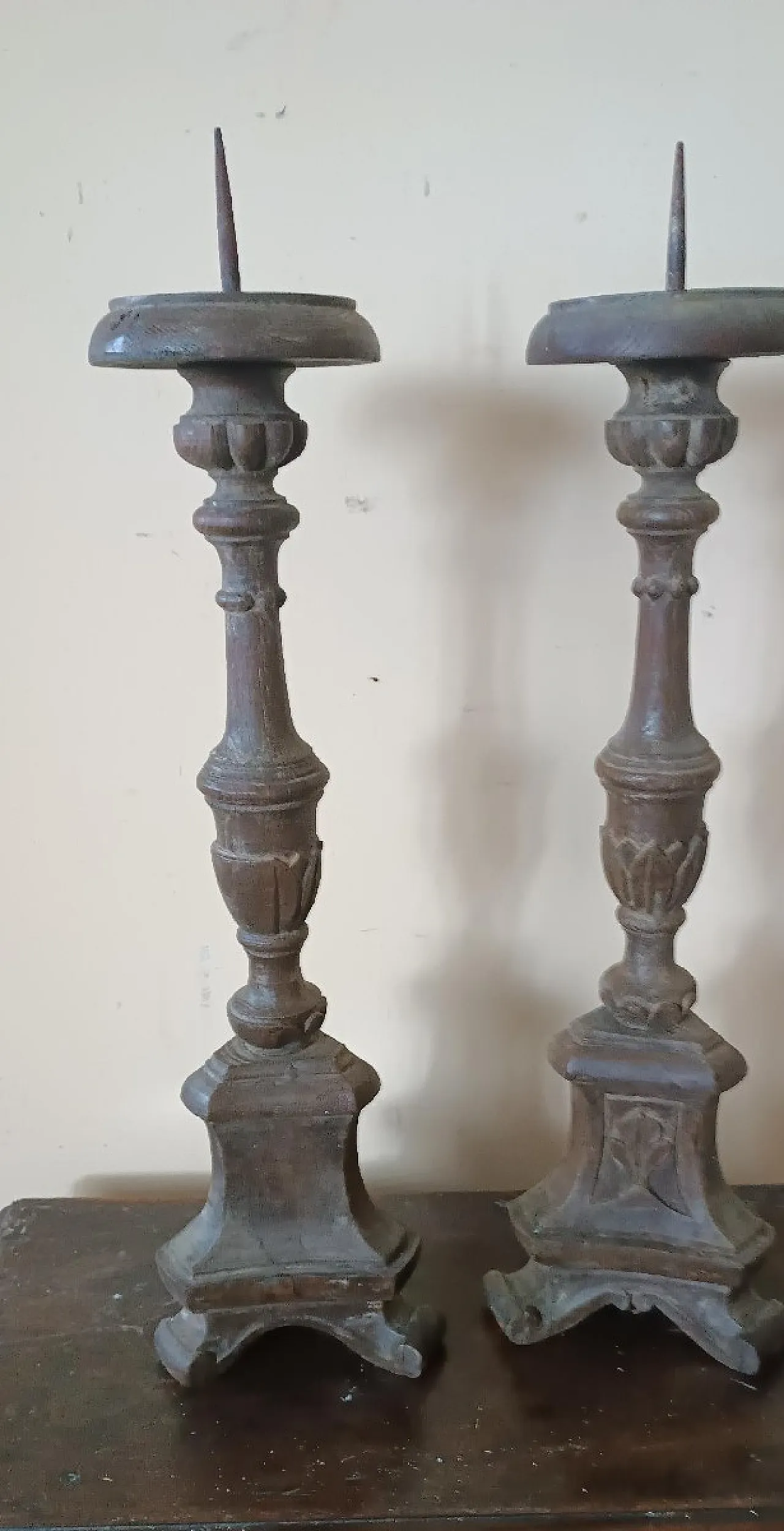 Pair of wooden candlesticks, late 18th century 5
