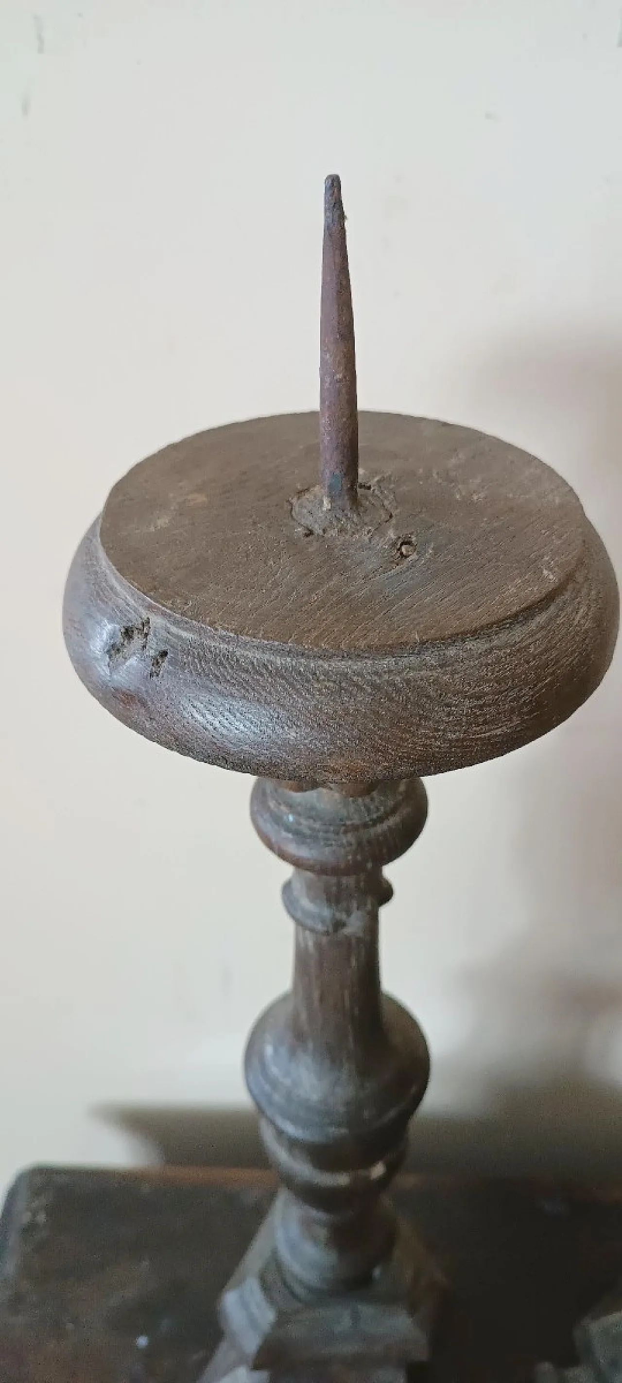 Pair of wooden candlesticks, late 18th century 7
