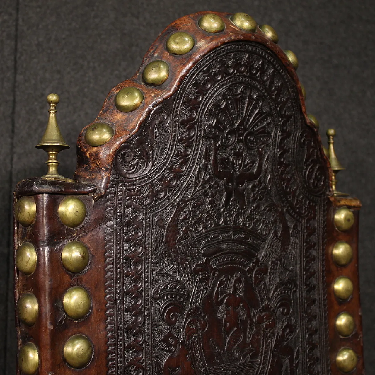 Coppia di sedie italiane antiche in cuoio del XVIII secolo 6