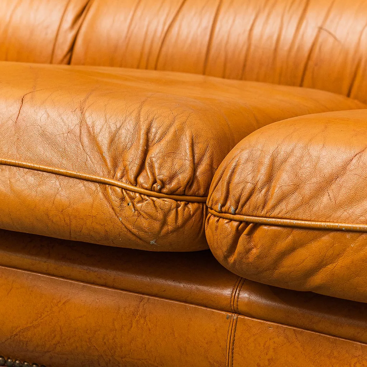 3 -seater sofa in leather and wood, 50s 10