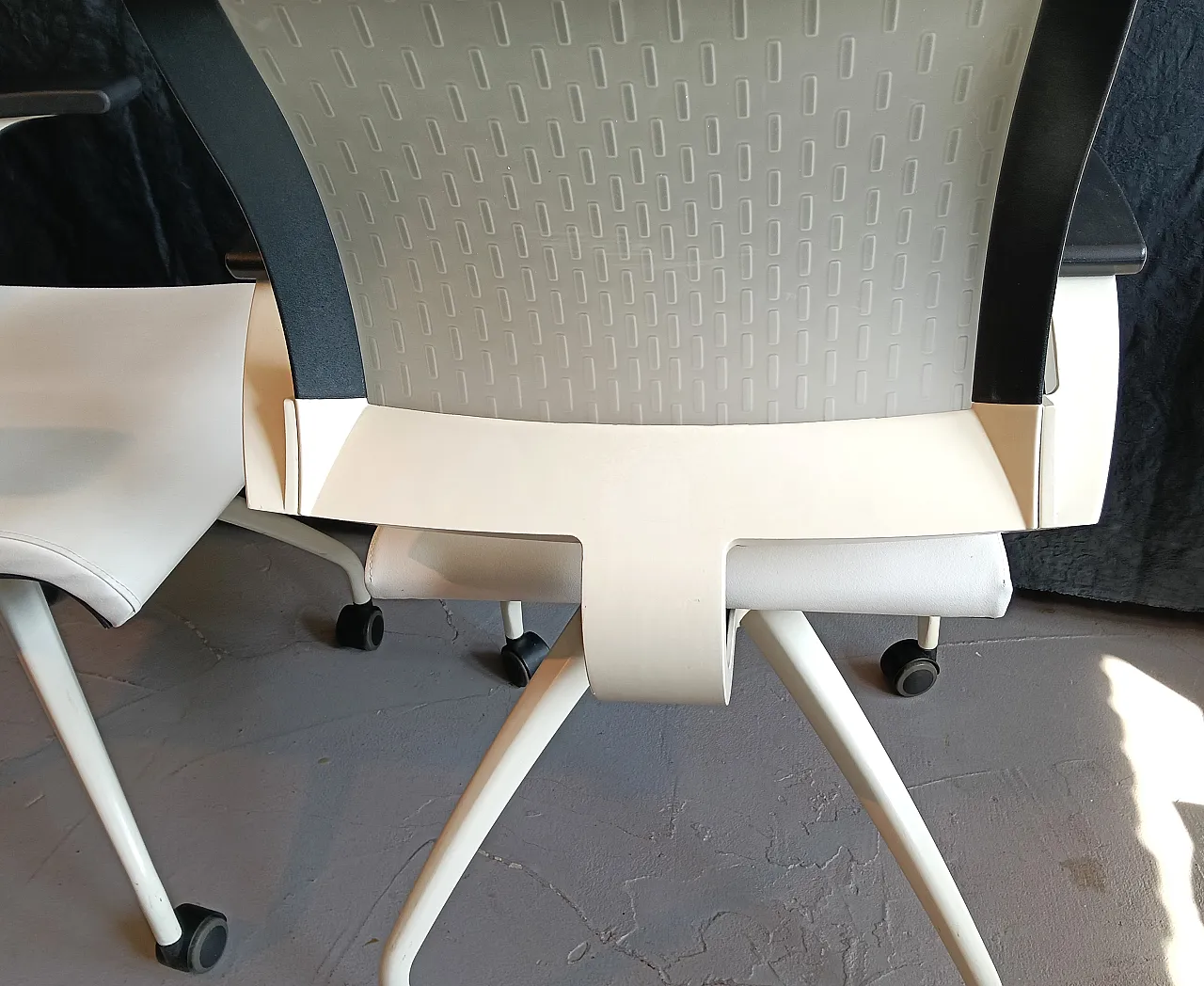 Coppia di poltrone da ufficio, anni '90 11