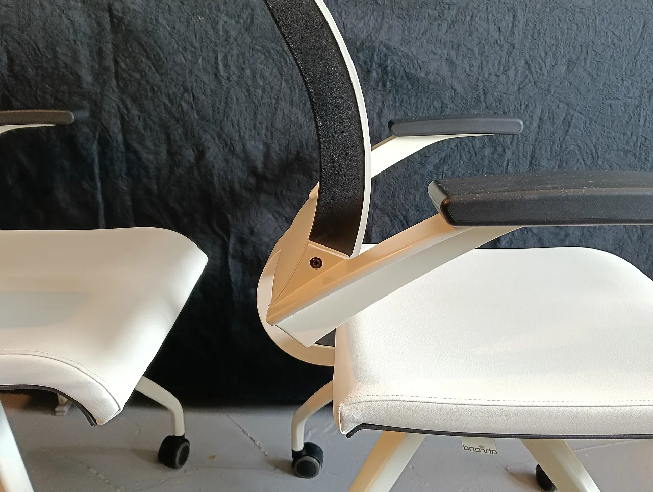 Coppia di poltrone da ufficio, anni '90 14