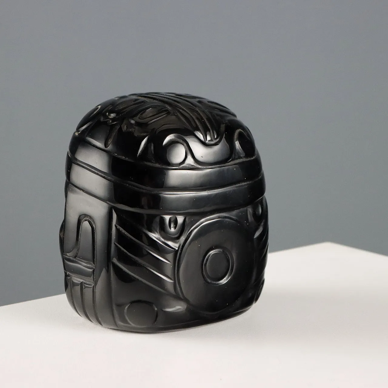 Olmec head in black obsidian stone, 20th century 5