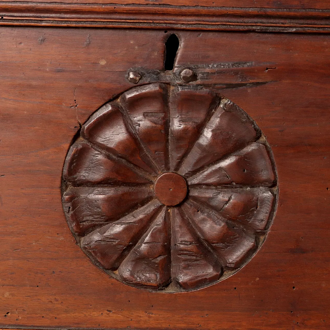 Chest carved and decorated in walnut, 18th century 6