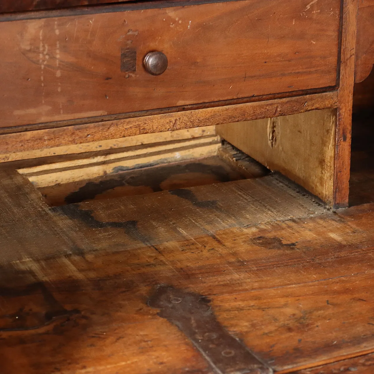 Comò barocco con luci della ribalta in scrivania di lempi in acero in noce, '700 5